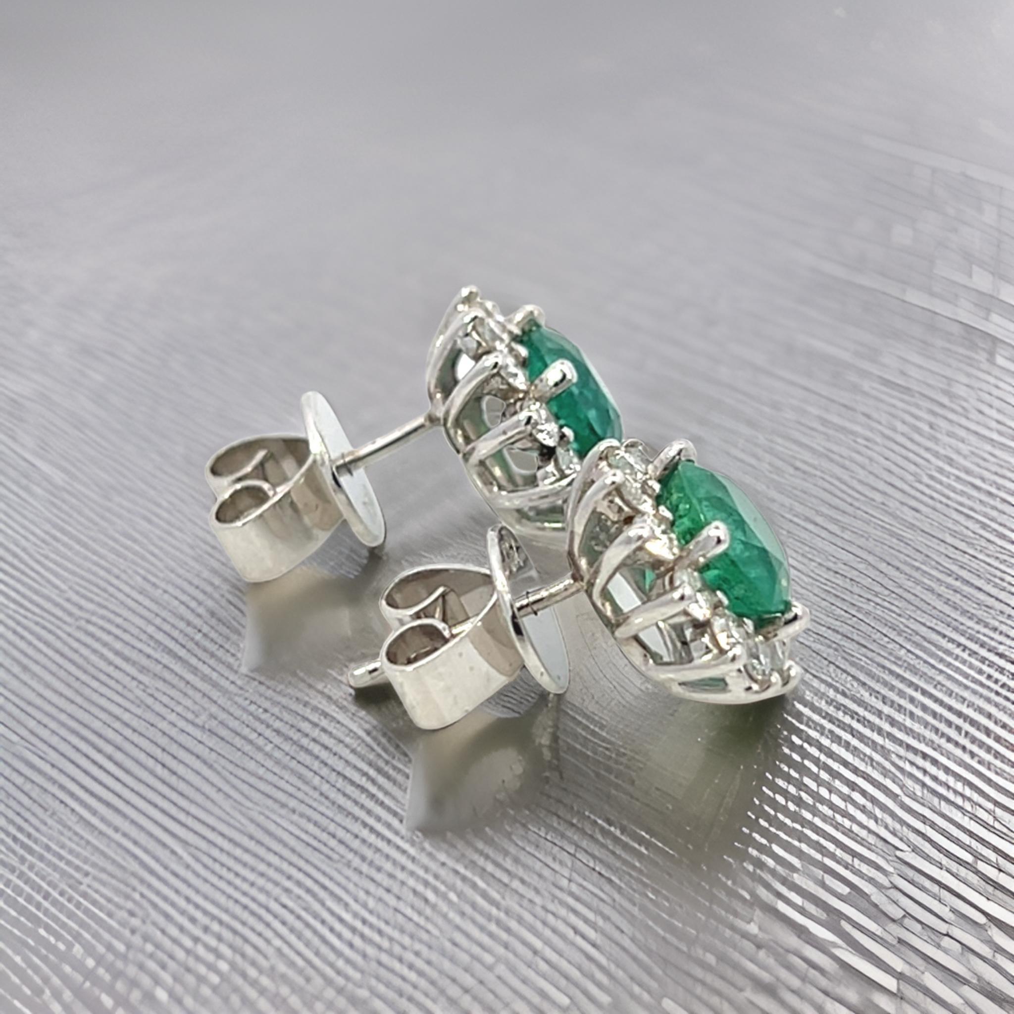 Orecchini con diamante smeraldo naturale in oro 14k 2,99 TCW certificati in vendita 1