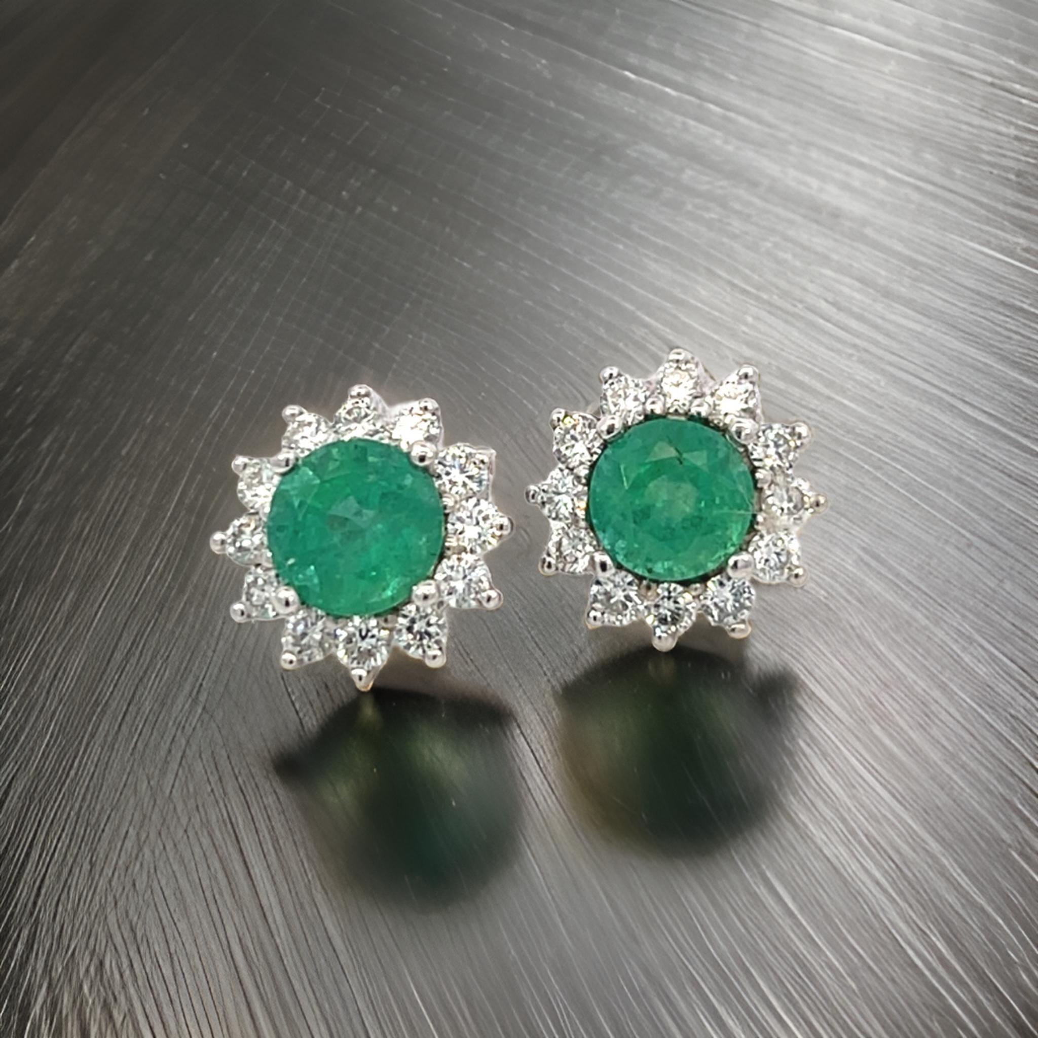 Orecchini con diamante smeraldo naturale in oro 14k 2,99 TCW certificati in vendita 2