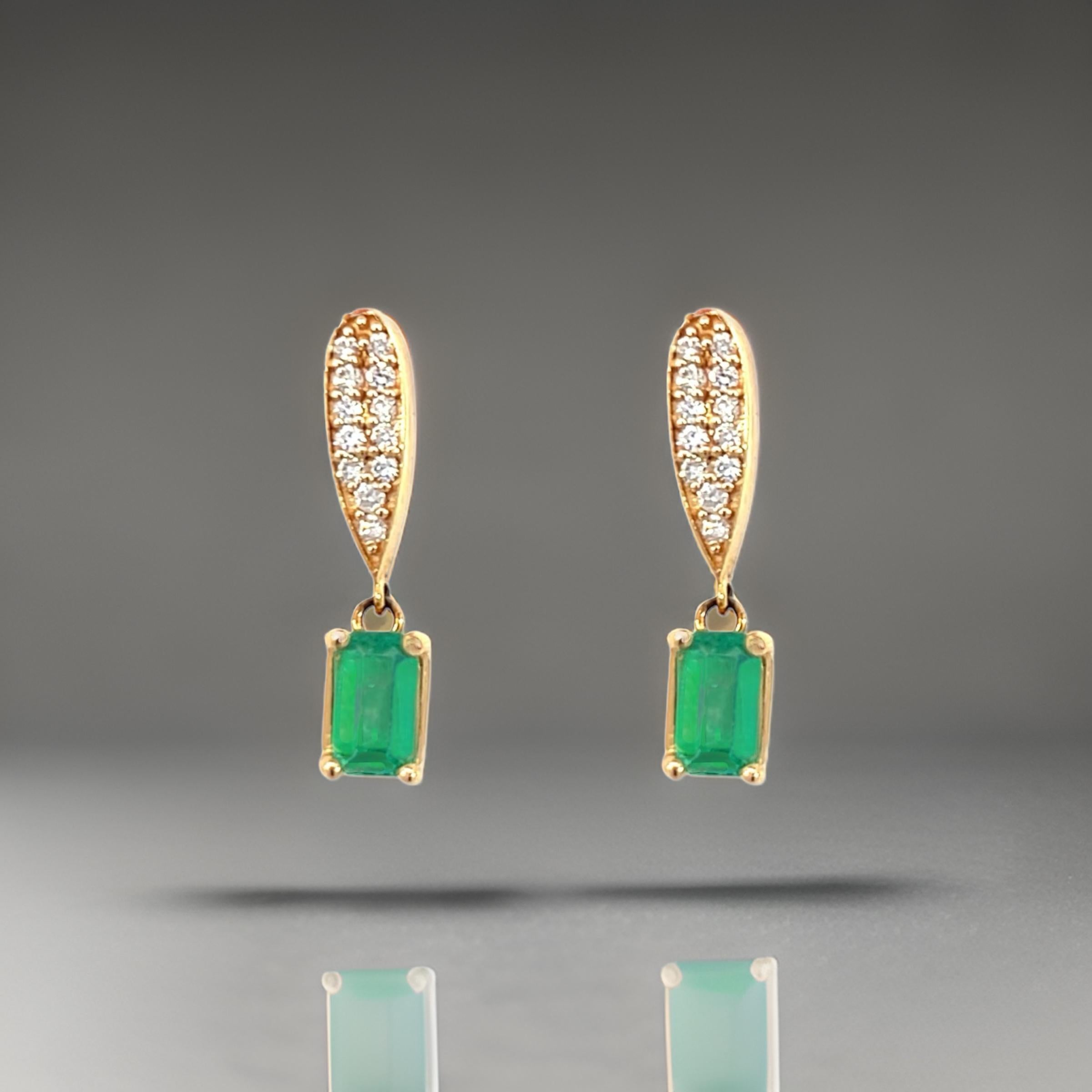 Taglio smeraldo Orecchini con diamante smeraldo naturale in oro giallo 14k 1,09 TCW certificato in vendita