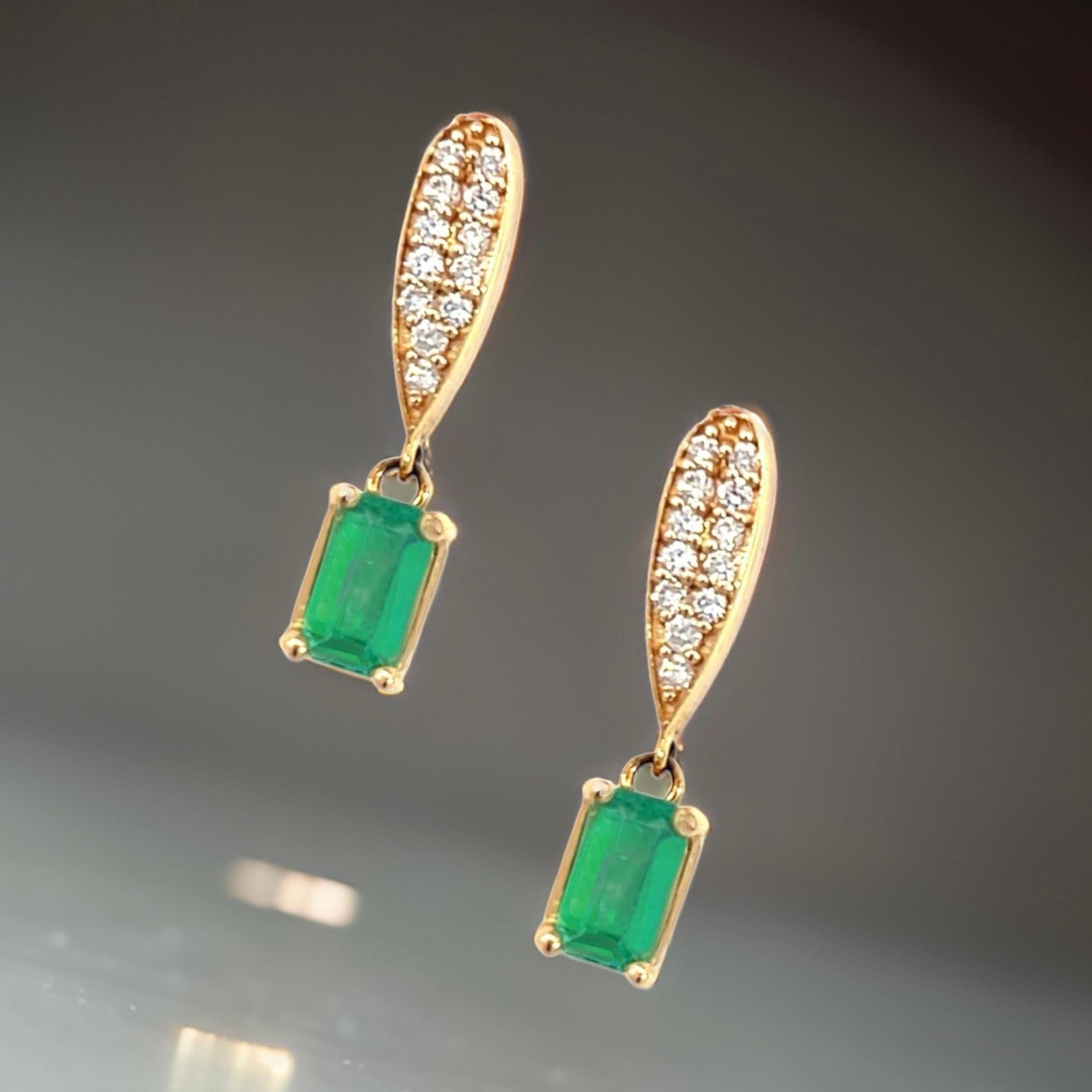 Orecchini con diamante smeraldo naturale in oro giallo 14k 1,09 TCW certificato in vendita 3