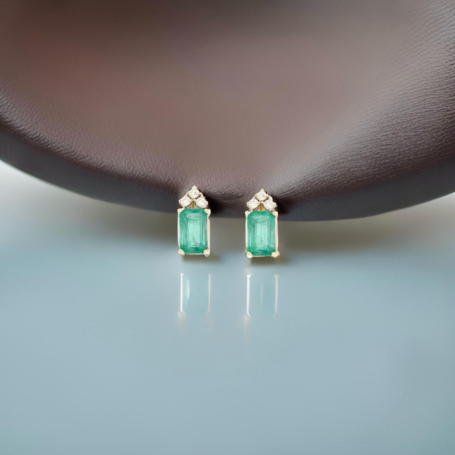Boucles d'oreilles diamant émeraude naturelle or jaune 14k 1.69 TCW Certified en vente 5