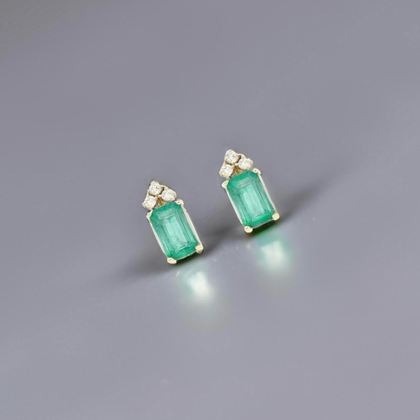 Boucles d'oreilles diamant émeraude naturelle or jaune 14k 1.69 TCW Certified en vente 4