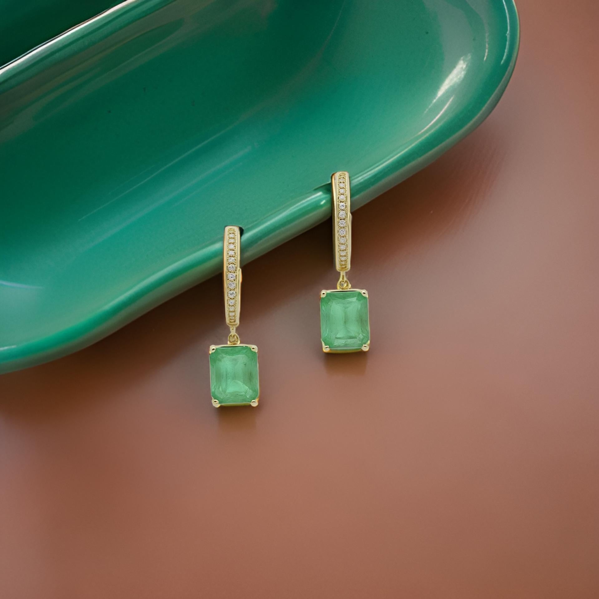 Orecchini con diamante smeraldo di qualità naturale in oro giallo 14k 3,56 TCW certificati $4,975 114424

Niente dice 