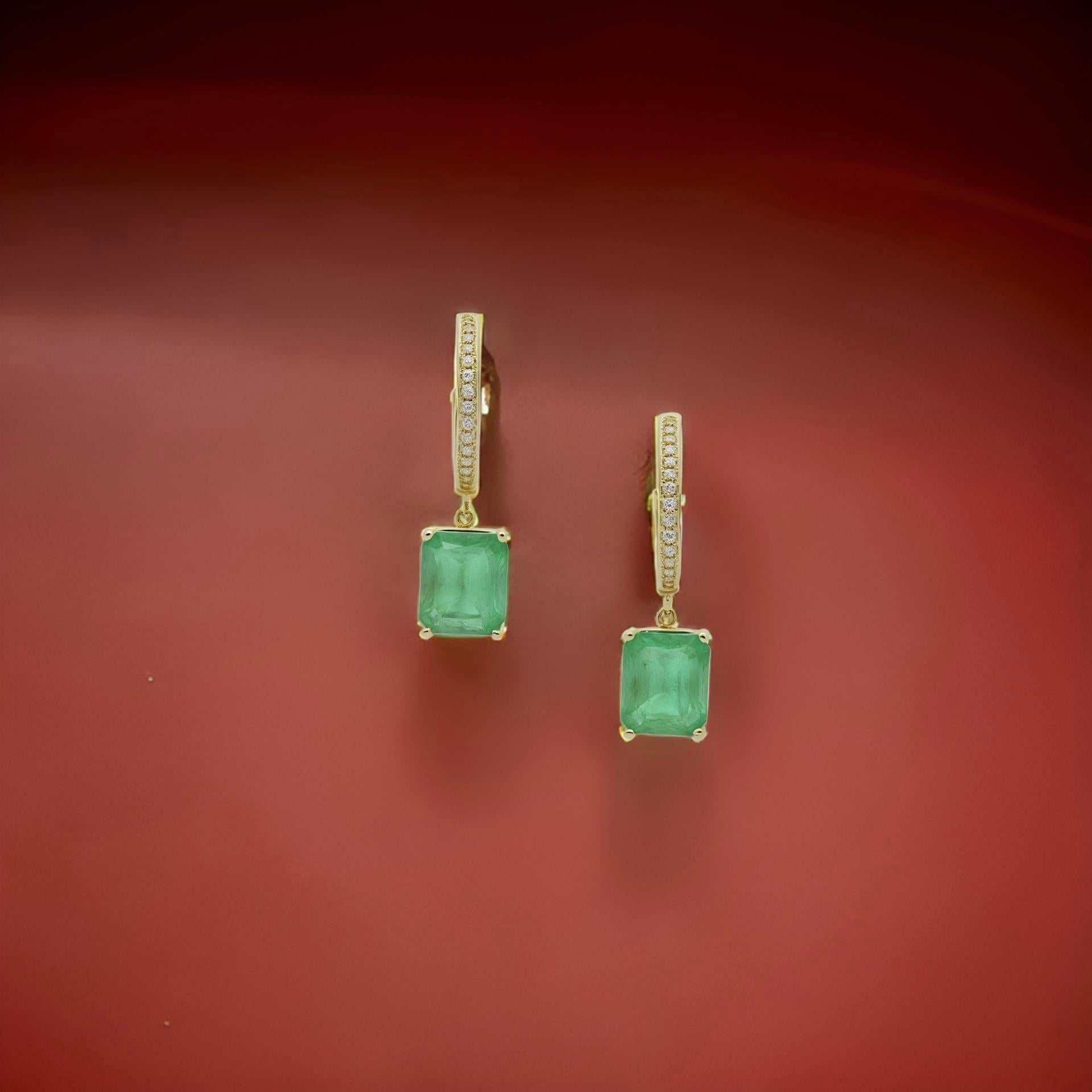 Taglio smeraldo Orecchini con diamante smeraldo naturale in oro giallo 14k 3,56 TCW certificati in vendita