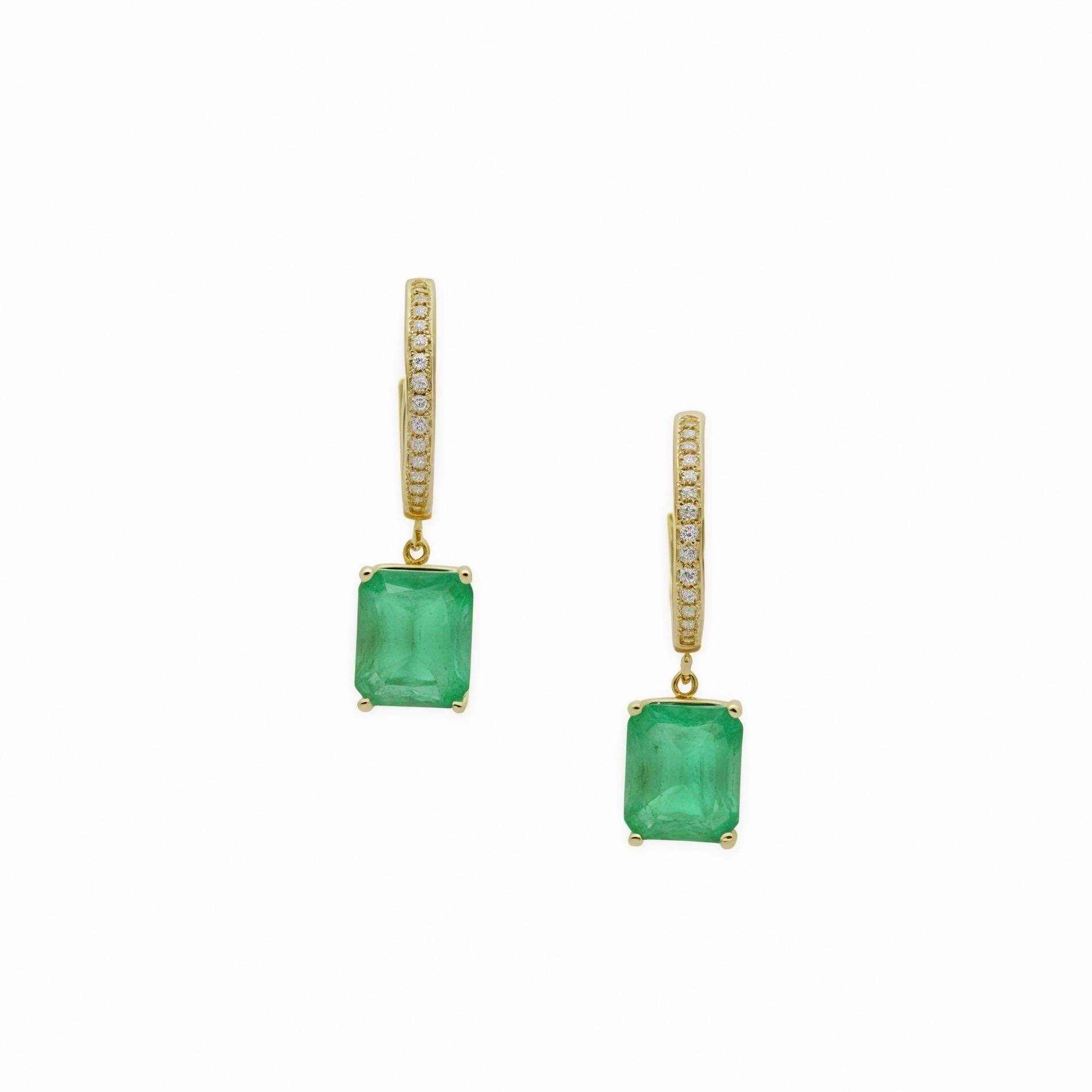 Orecchini con diamante smeraldo naturale in oro giallo 14k 3,56 TCW certificati In condizioni Nuovo in vendita a Brooklyn, NY