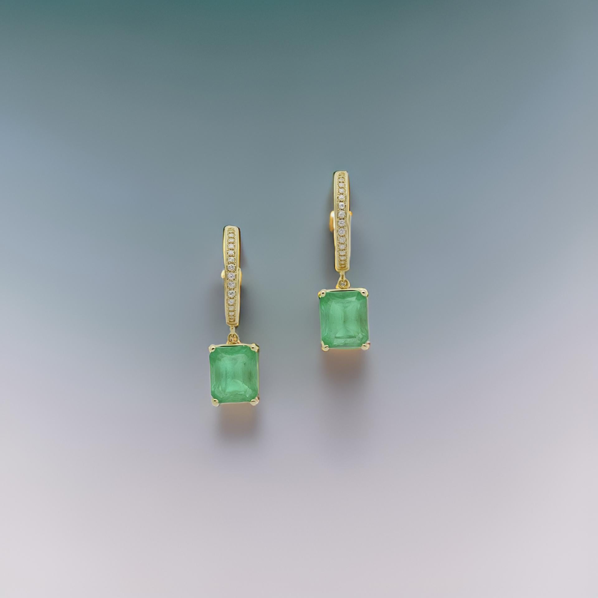 Donna Orecchini con diamante smeraldo naturale in oro giallo 14k 3,56 TCW certificati in vendita