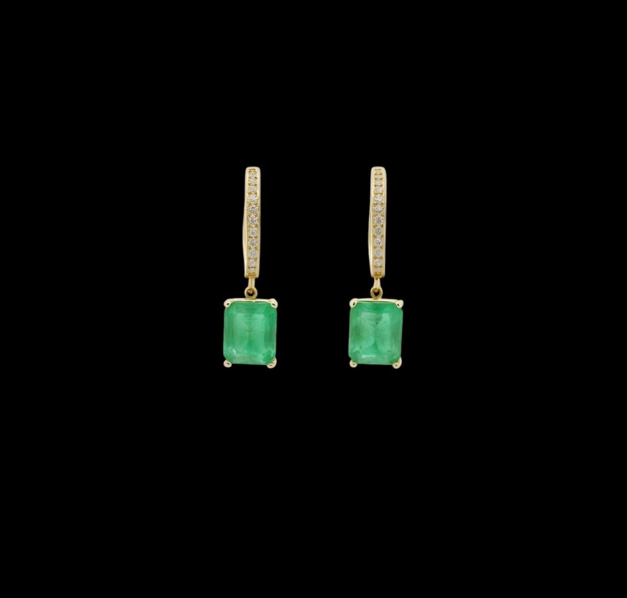 Orecchini con diamante smeraldo naturale in oro giallo 14k 3,56 TCW certificati in vendita 3