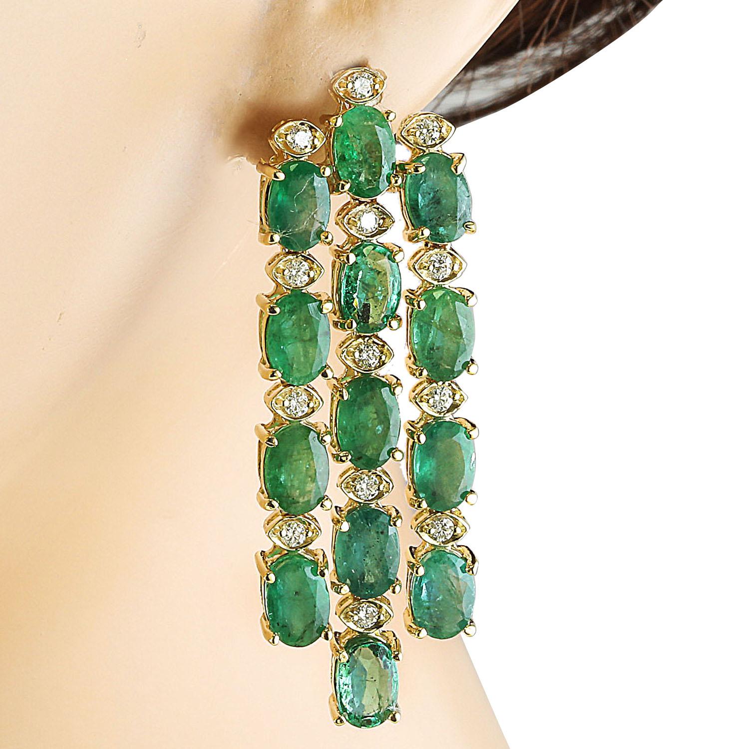 Natürliche Smaragd-Diamant-Ohrringe aus 14 Karat massivem Gelbgold  (Ovalschliff) im Angebot