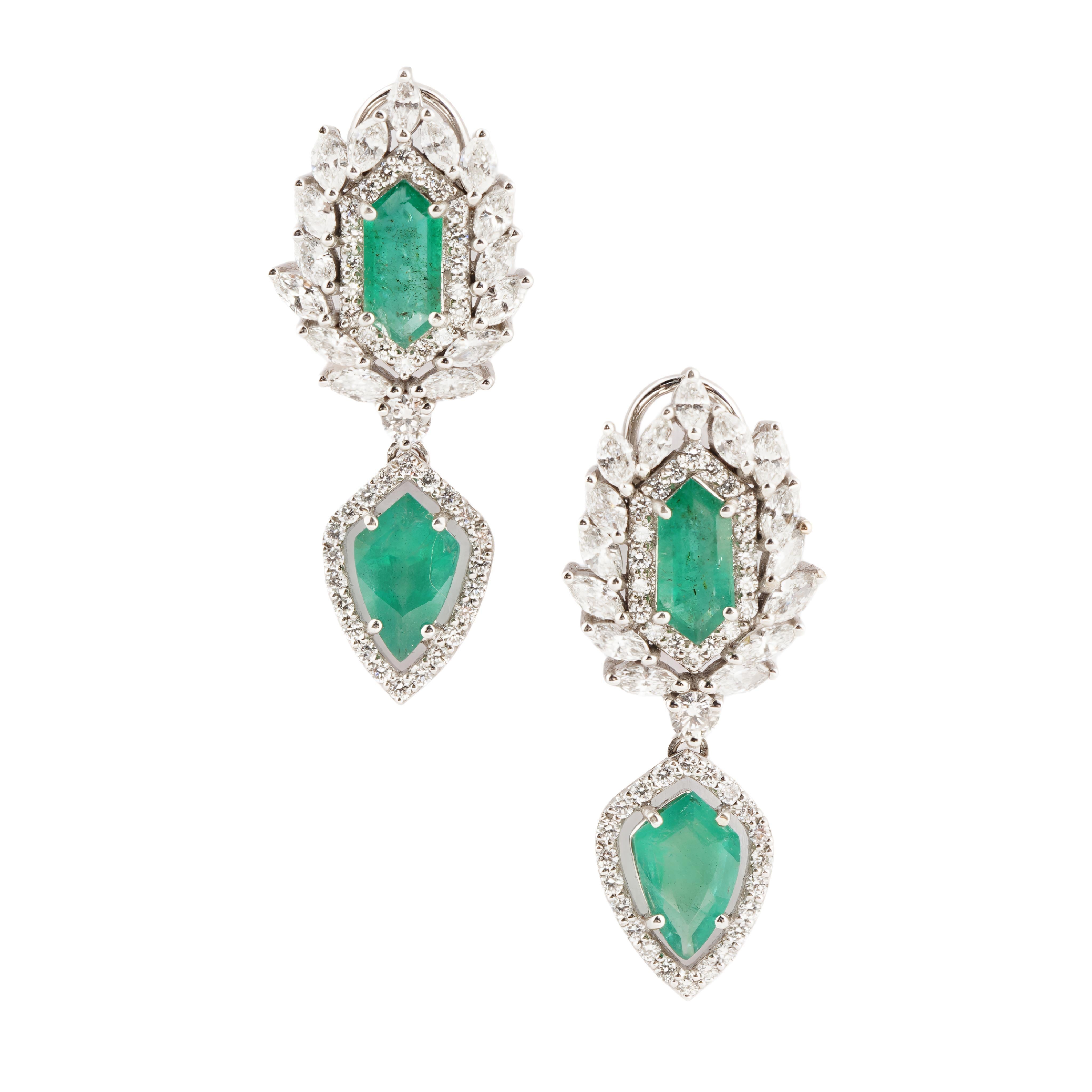 Taille Asscher Boucles d'oreilles en or 18k avec émeraude naturelle et diamant en vente