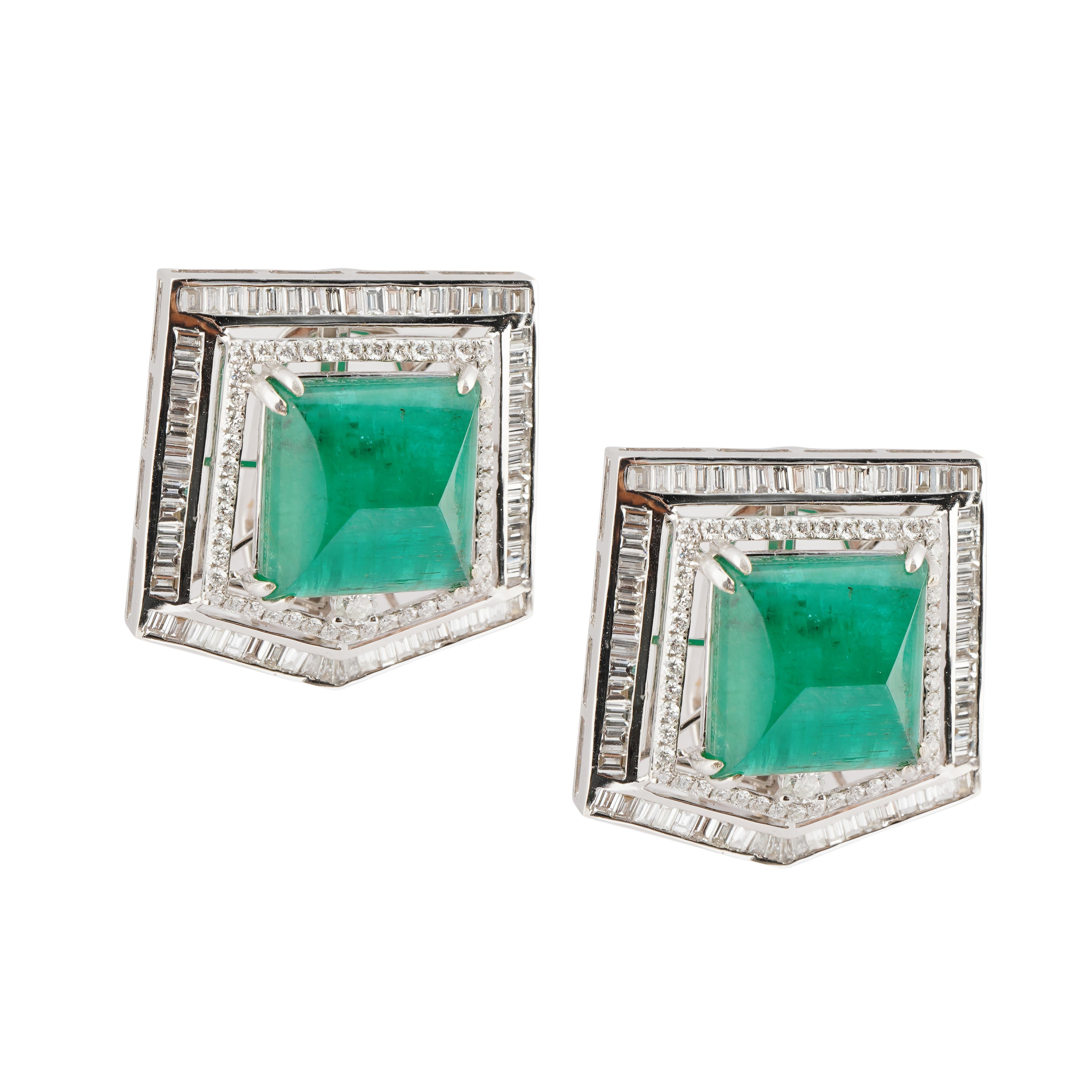 Boucles d'oreilles en or 18k avec émeraude naturelle et diamant Neuf - En vente à jaipur, IN