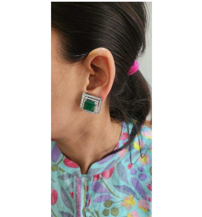 Boucles d'oreilles en or 18k avec émeraude naturelle et diamant Pour femmes en vente