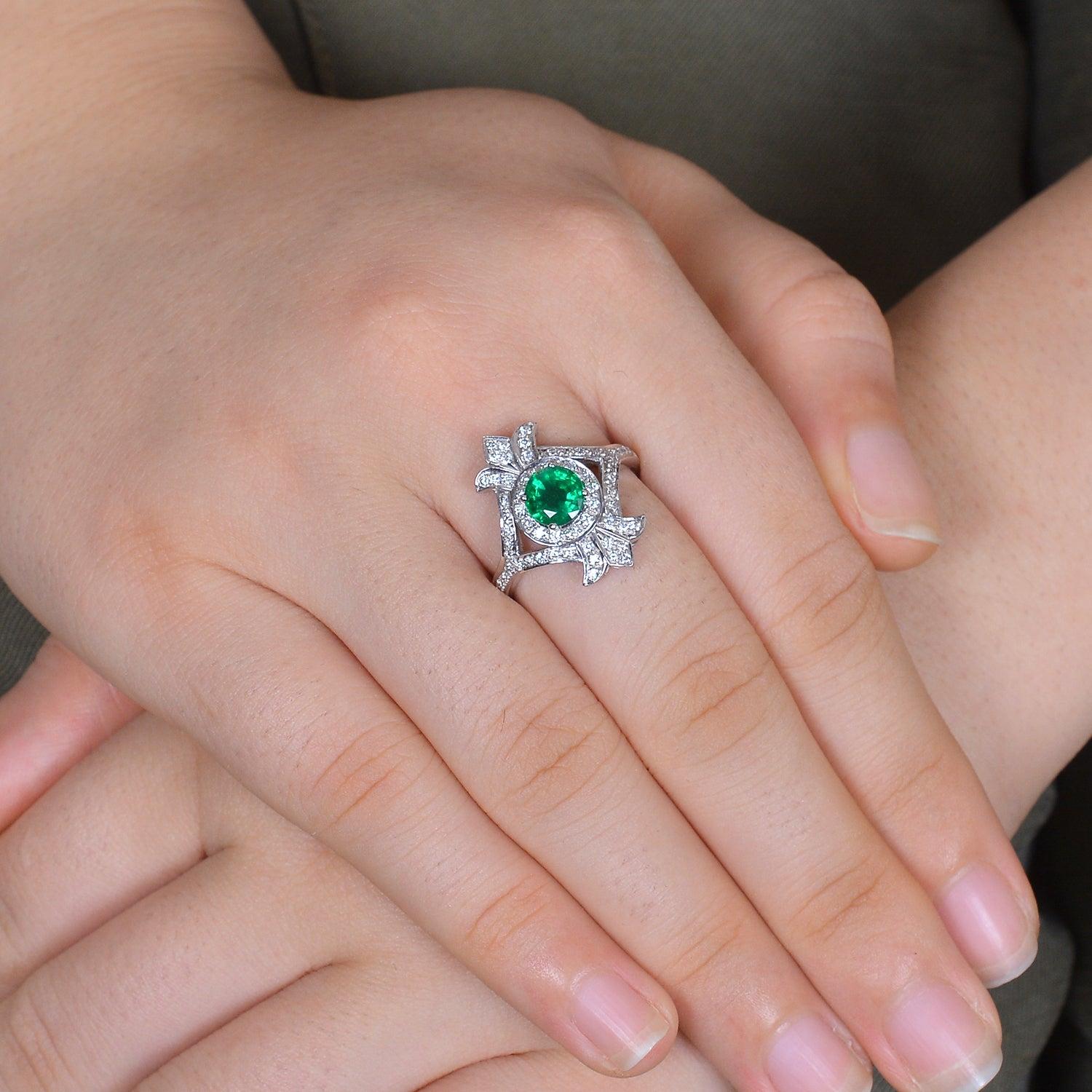 Contemporary Natural Emerald & Diamond Gold Ring For Sale