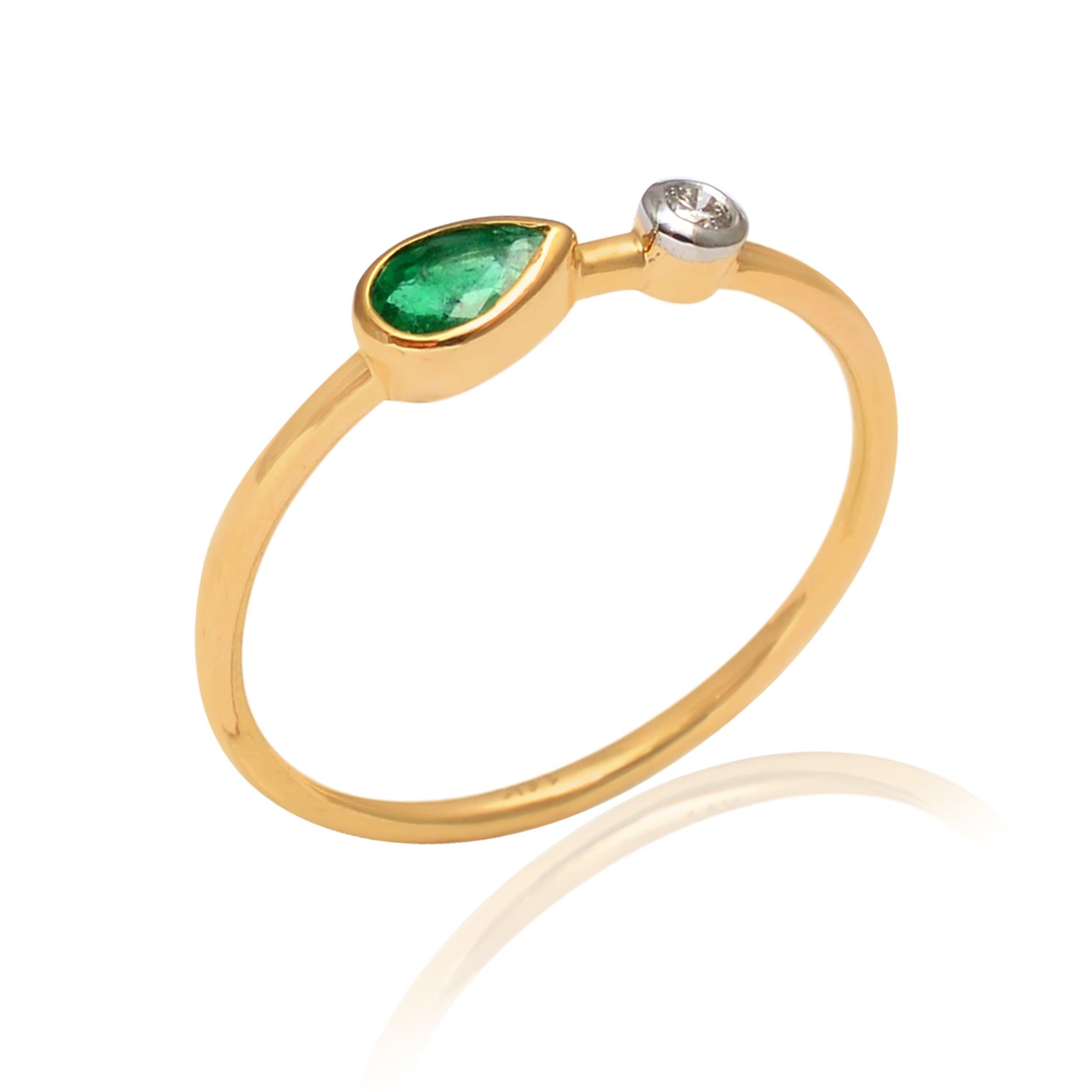 This is the very simple and beautiful engagement ring for yourself or the one you love and embrace the beauty of this mesmerizing handcrafted 14k yellow gold emerald gemstone ring perfect for everyday style.

Specifications:

Dimensions: Ring