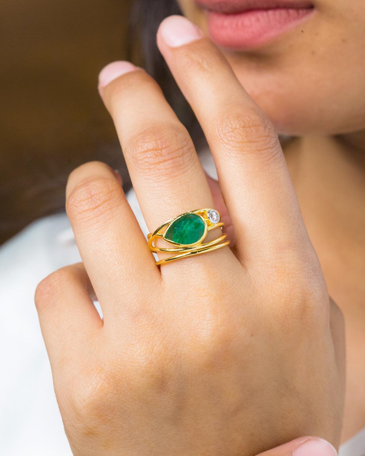 Natural Emerald & Diamond Gold Ring in 14K For Sale 1