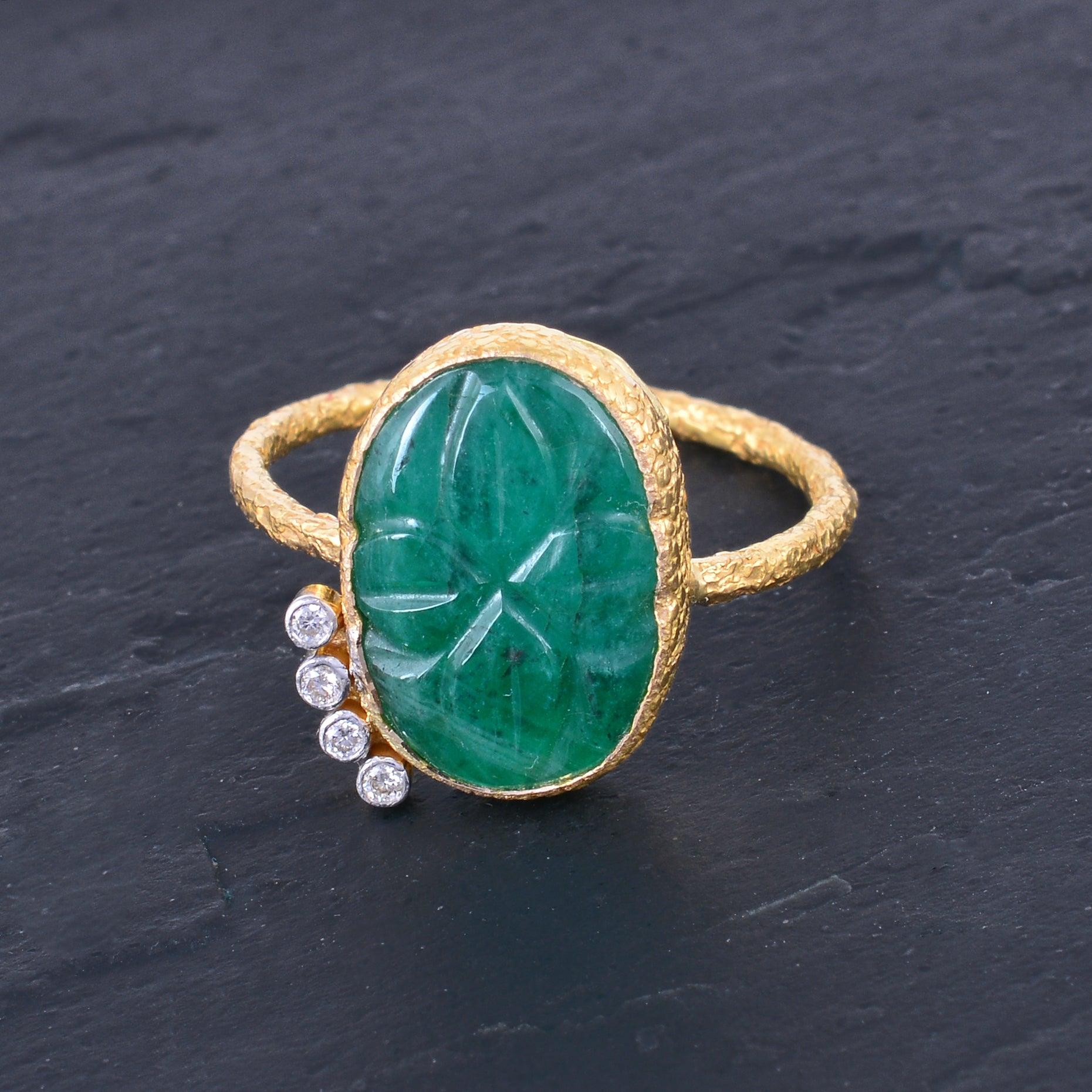 Natürlicher Smaragd & Diamant Goldring in 18k (Zeitgenössisch) im Angebot