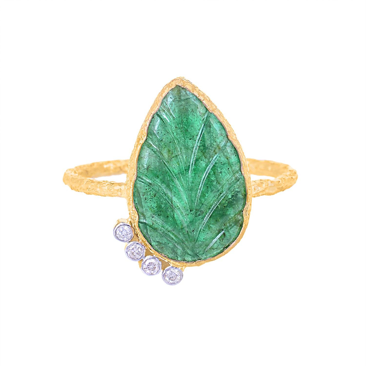 Contemporary Natural Emerald & Diamond Gold Ring in 18k For Sale