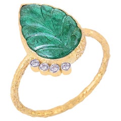 Natural Emerald & Diamond Gold Ring in 18k