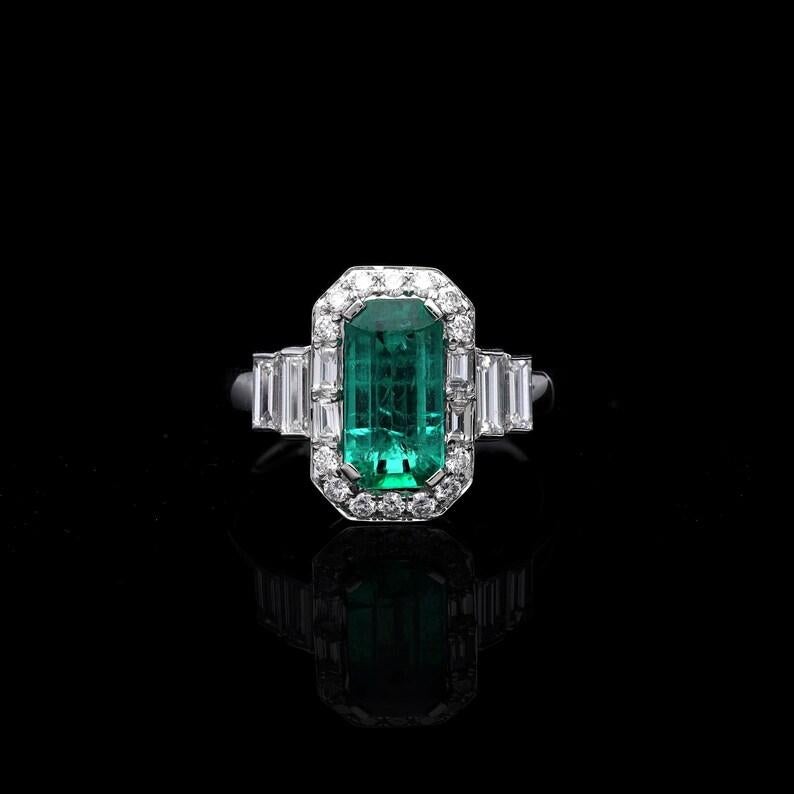 Contemporary Natural emerald diamond gold ringin 18 k octagon cut