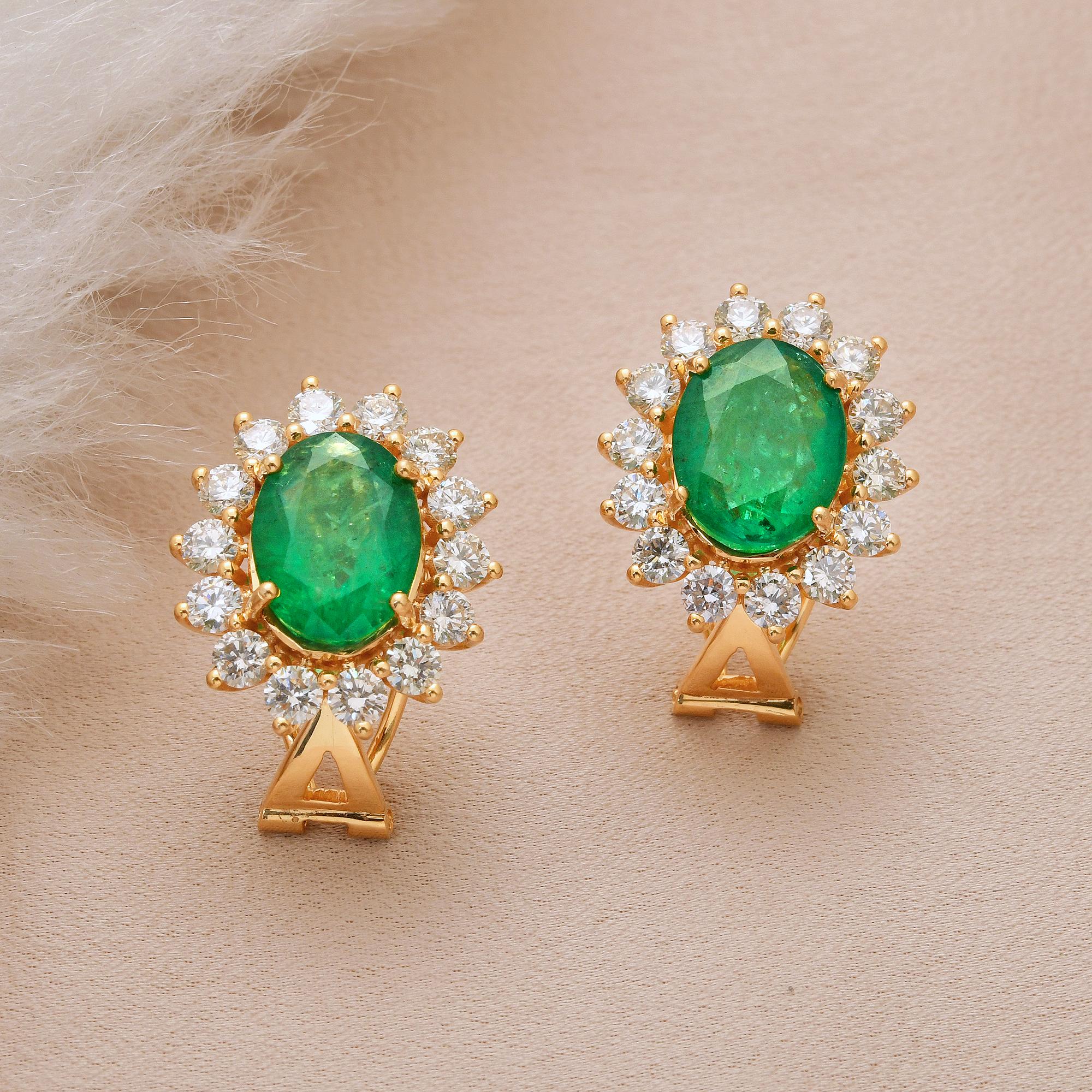 Pendientes de esmeralda natural con halo de diamantes en oro amarillo macizo de 10k Joyas Moderno en venta