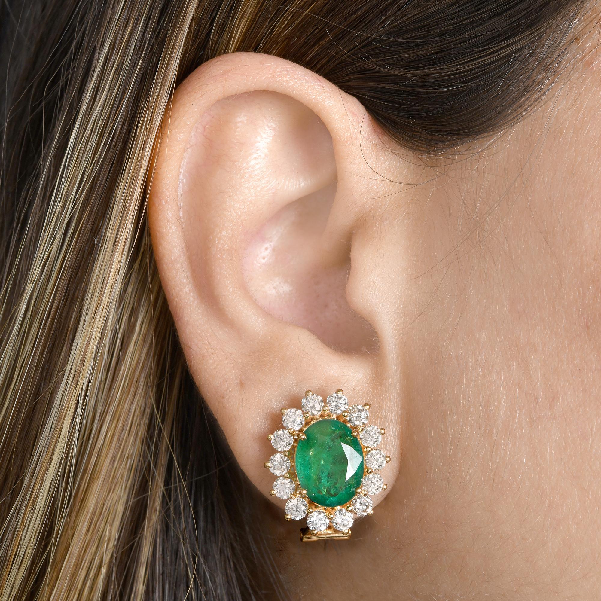 Pendientes de esmeralda natural con halo de diamantes en oro amarillo macizo de 10k Joyas Corte oval en venta
