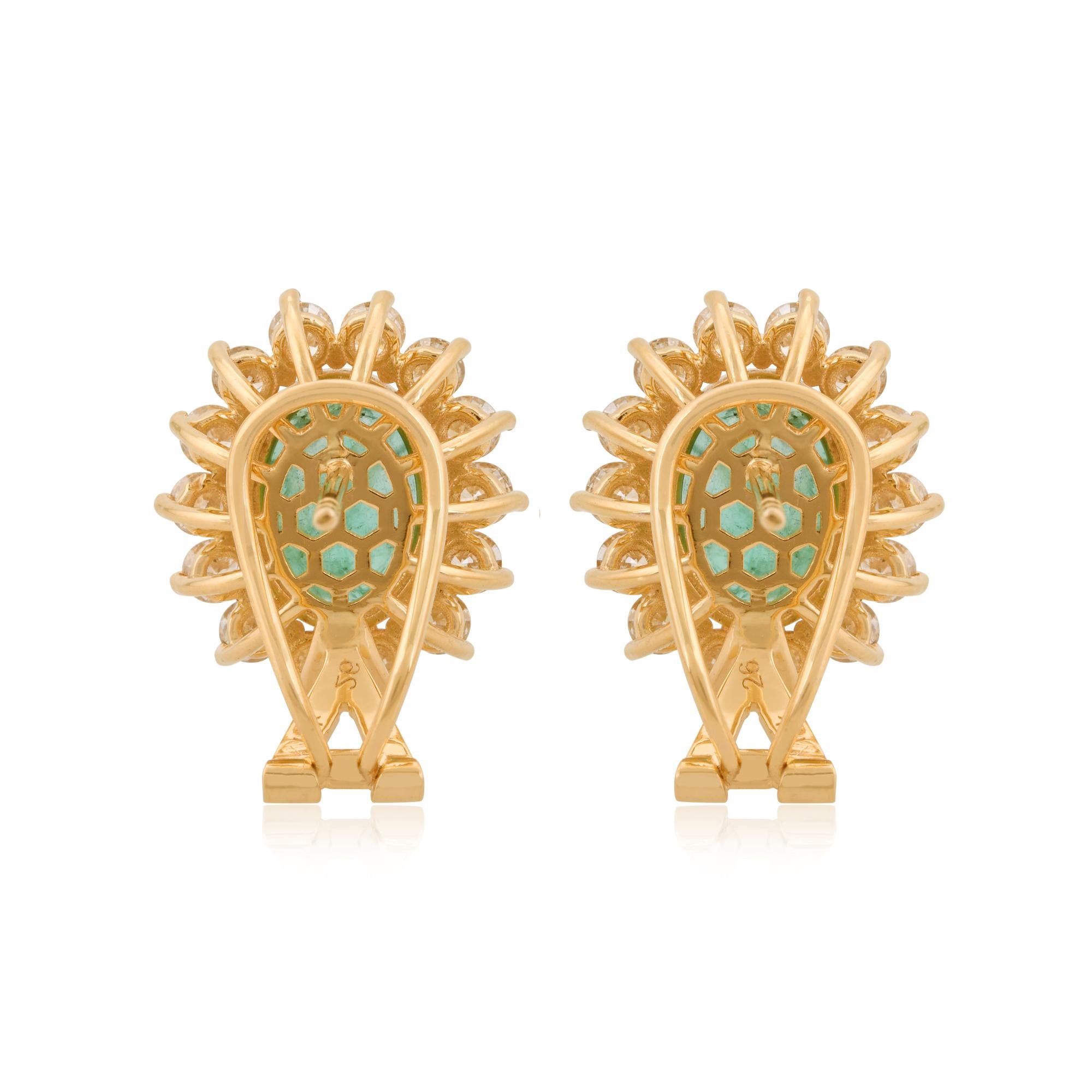 Pendientes de esmeralda natural con halo de diamantes en oro amarillo macizo de 10k Joyas en Nuevo estado para la venta en Diera, Dubai