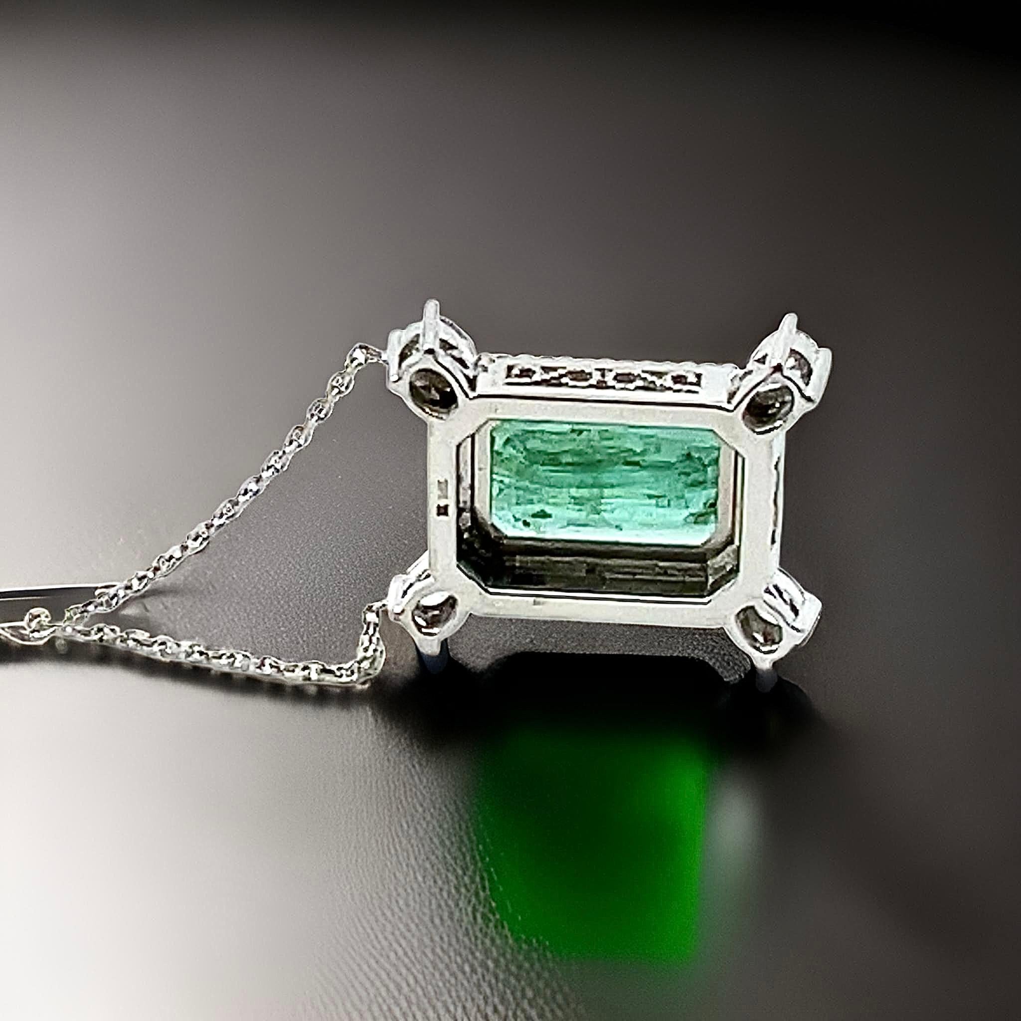 Natural Emerald Diamond Necklace 18