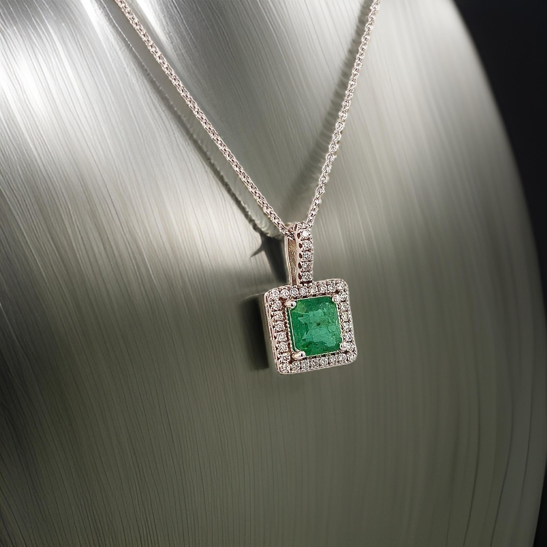 Natural Emerald Diamond Necklace 18