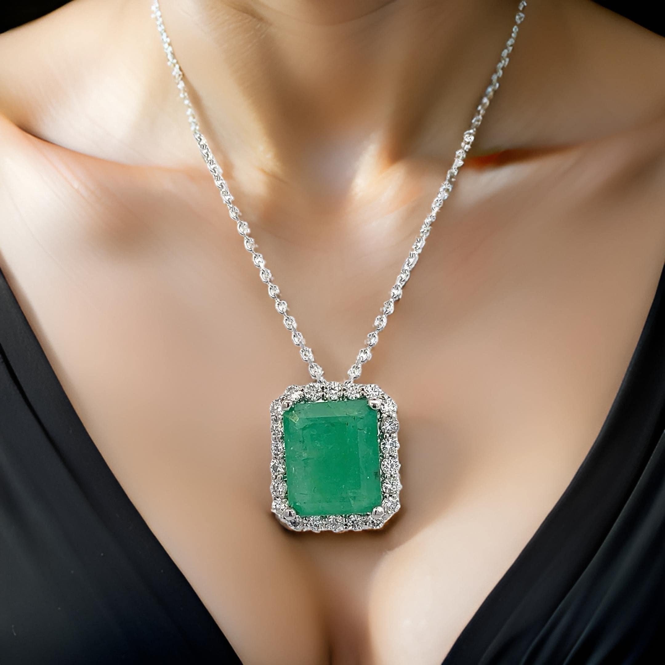 Natural Emerald Diamond Necklace 18