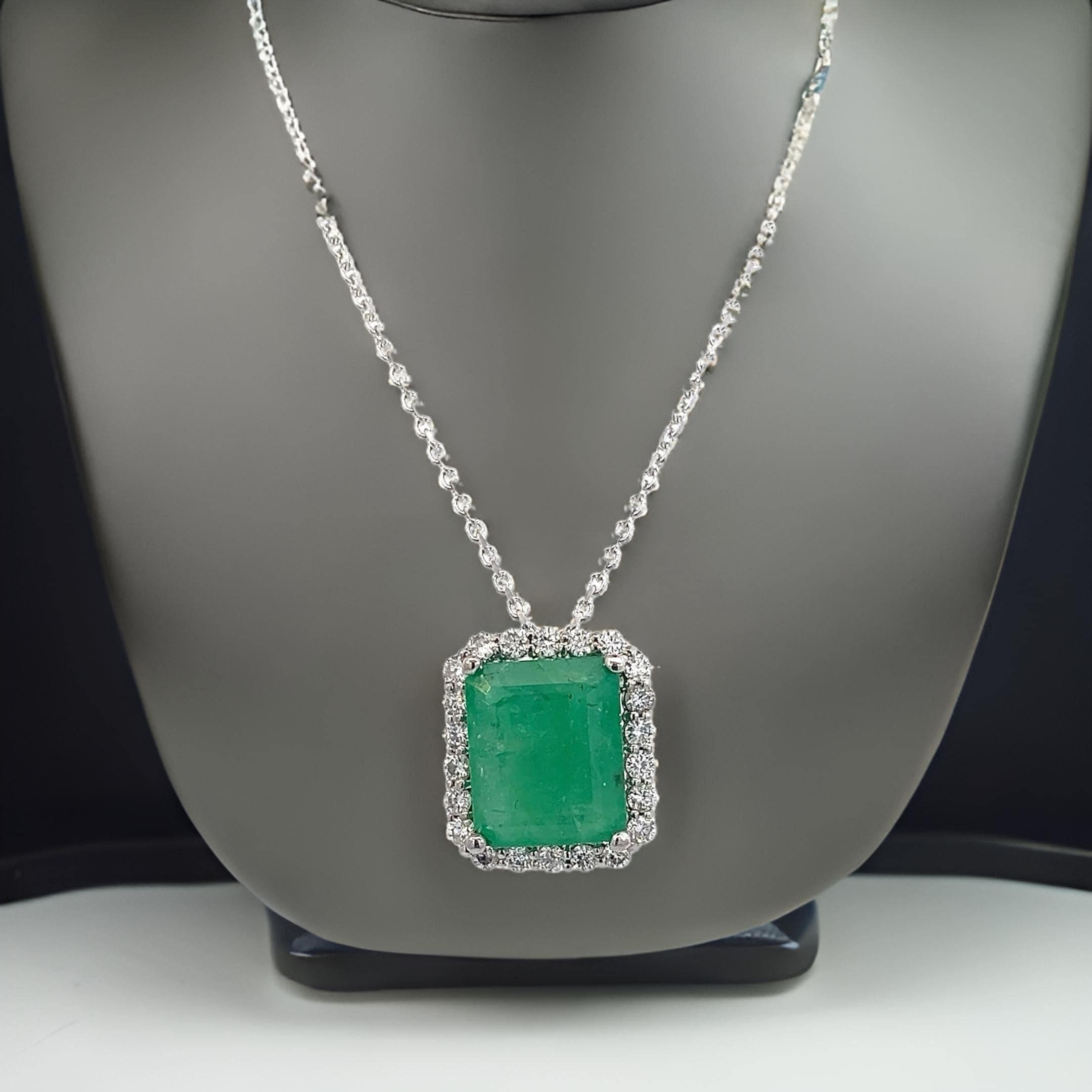 Natural Emerald Diamond Necklace 18