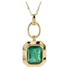 Collier avec pendentif en émeraude et diamants, en or 18 carats, Inde, 3,33 carats.