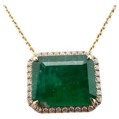 Natural emerald diamond pendant 18KT gold 7.36 carats Emerald 