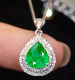 Natural Emerald & Diamond Pendant in 18k Gold