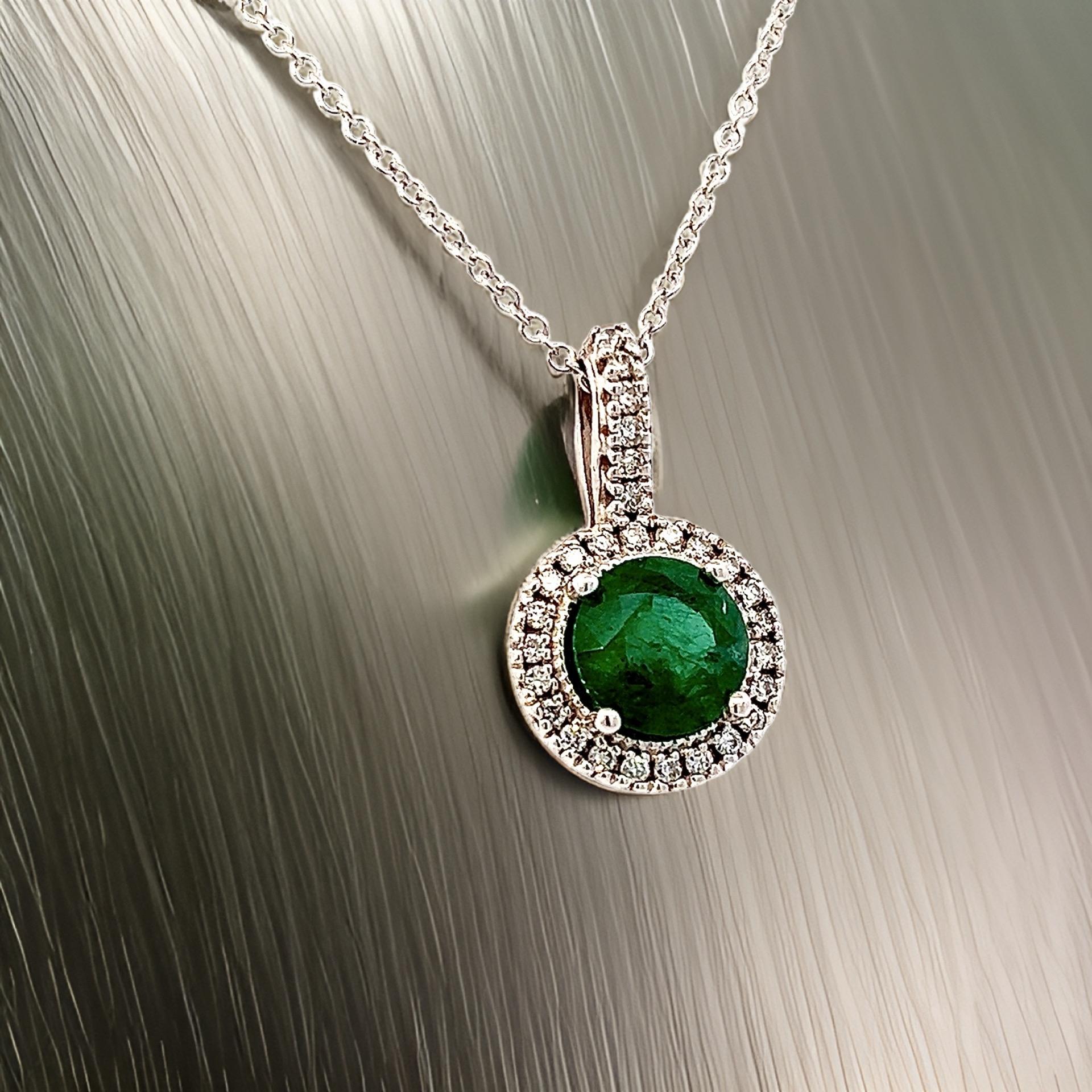 Natural Finely Faceted Quality Emerald and Diamond Pendant Necklace 18