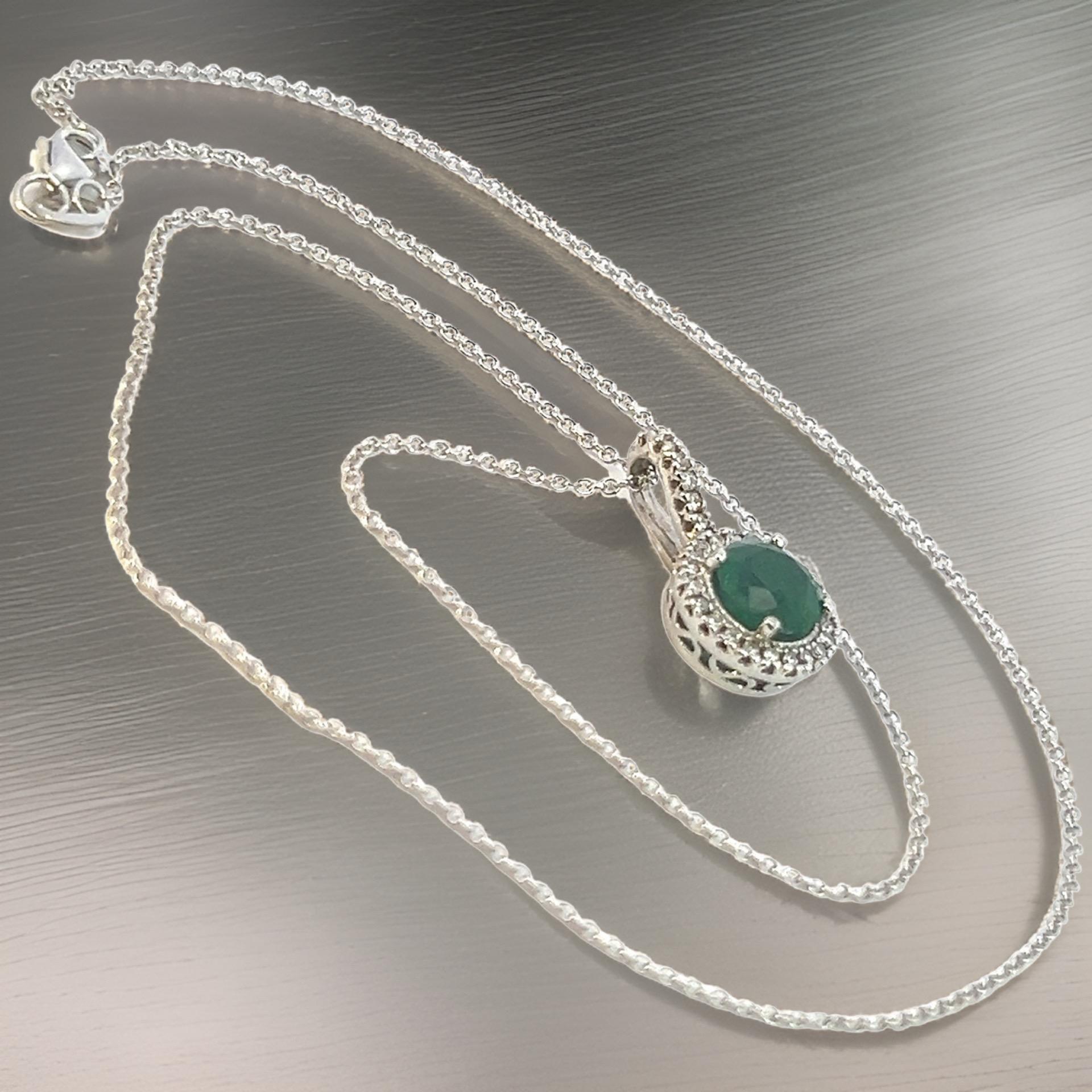 Collier pendentif 18 pouces en or 14 carats avec diamants et émeraude naturelle certifiée TCW 1,90 carat Pour femmes en vente