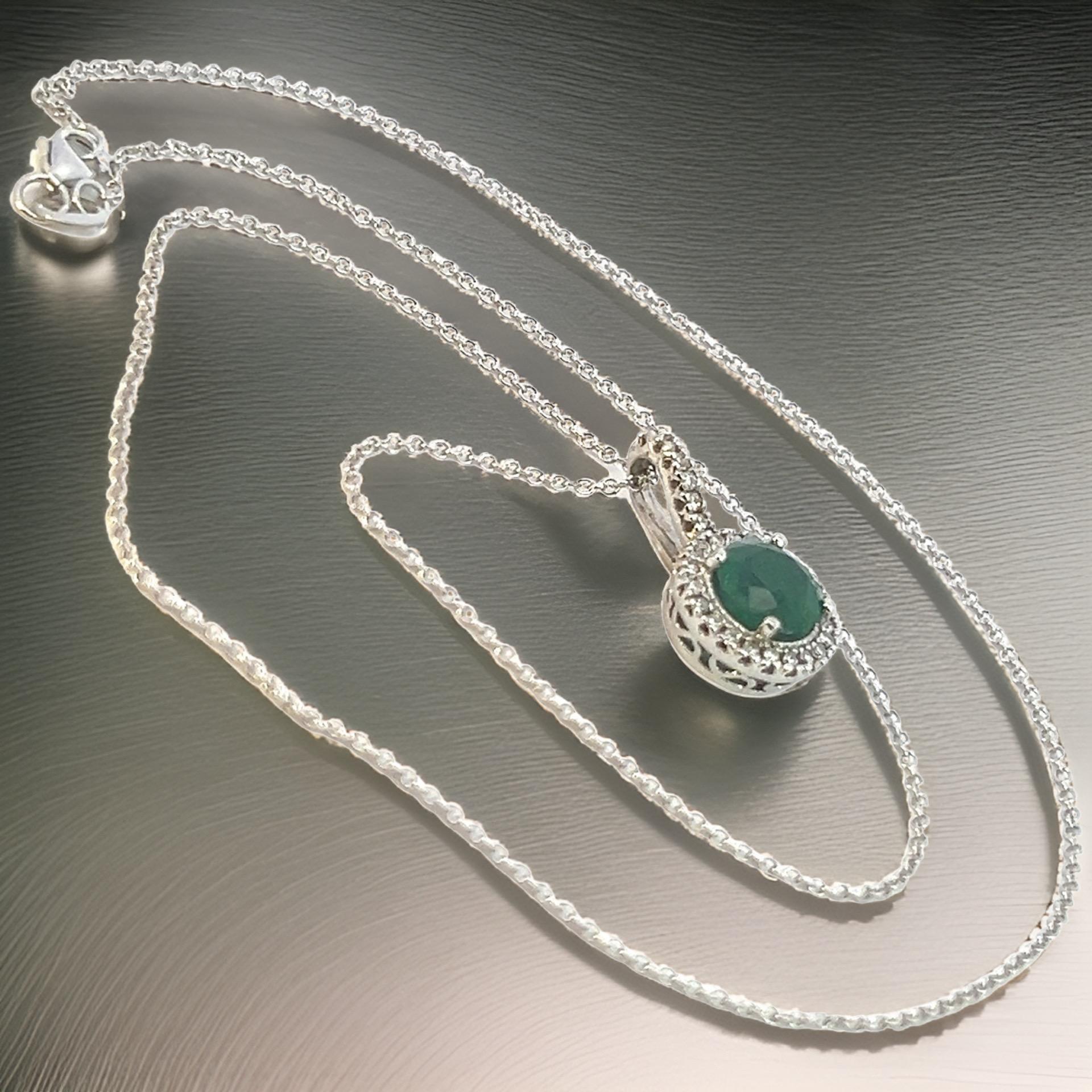 Collier pendentif 18 pouces en or 14 carats avec diamants et émeraude naturelle certifiée TCW 1,90 carat en vente 3