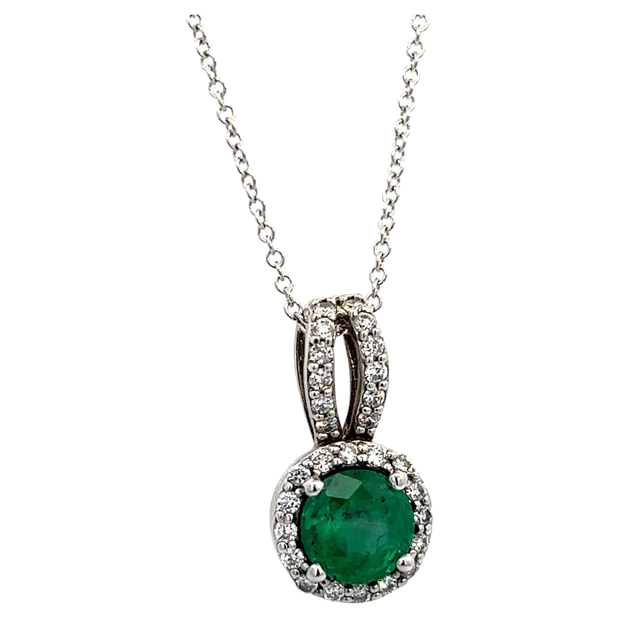 Natural Fine Quality Emerald and Diamond Pendant Necklace 18
