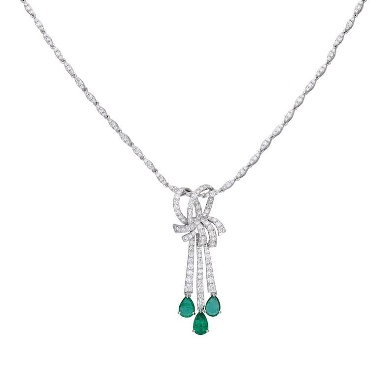 Natürlicher Smaragd-Diamant-Anhänger-Halskette aus Gold / Weißgold Diamant-Halskette im Zustand „Neu“ im Angebot in jaipur, IN