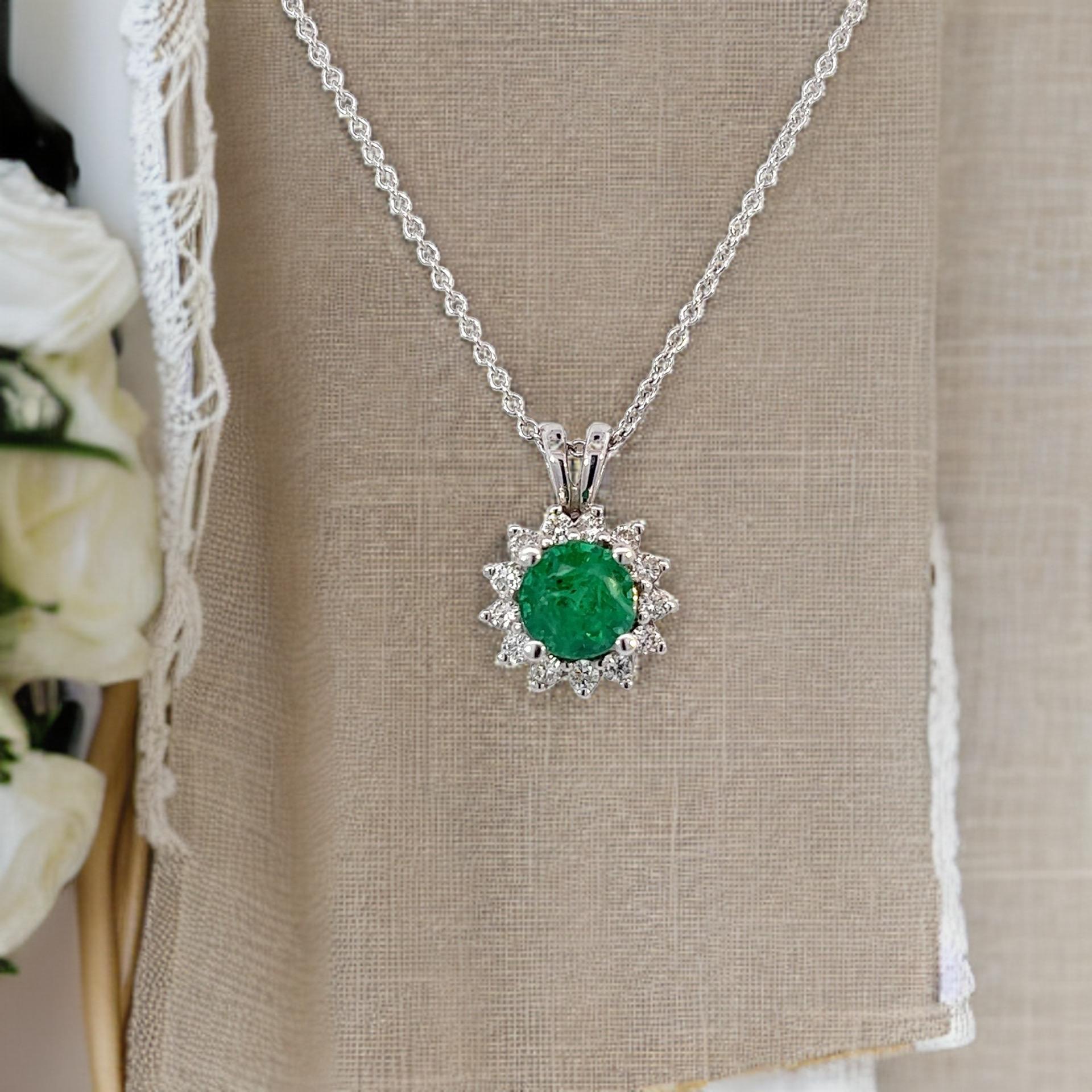 Natural Emerald Diamond Pendant With Chain 17.5