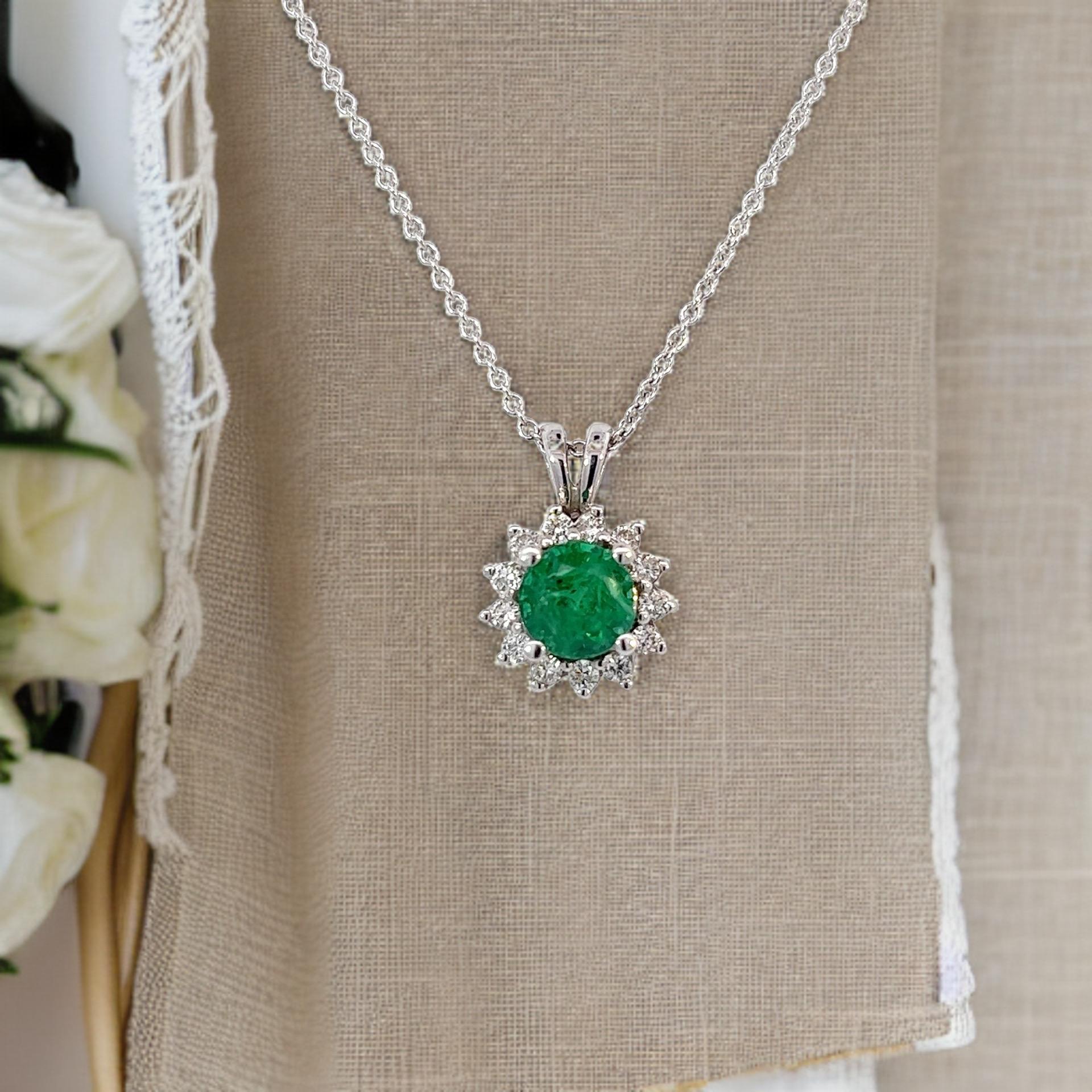 Natürlicher Smaragd-Diamant-Anhänger mit Kette 17,5