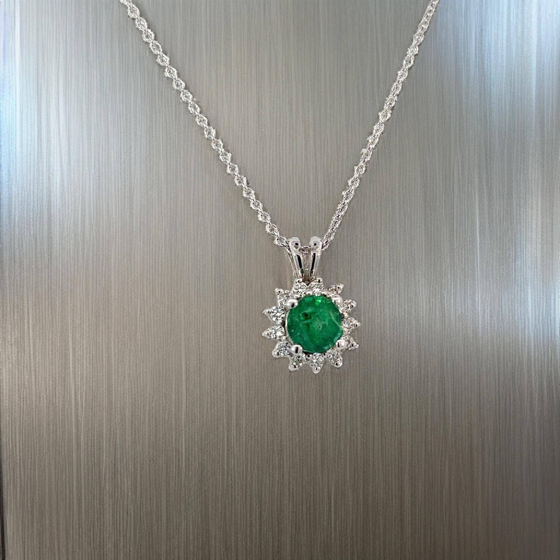 Round Cut Natural Emerald Diamond Pendant With Chain 17.5