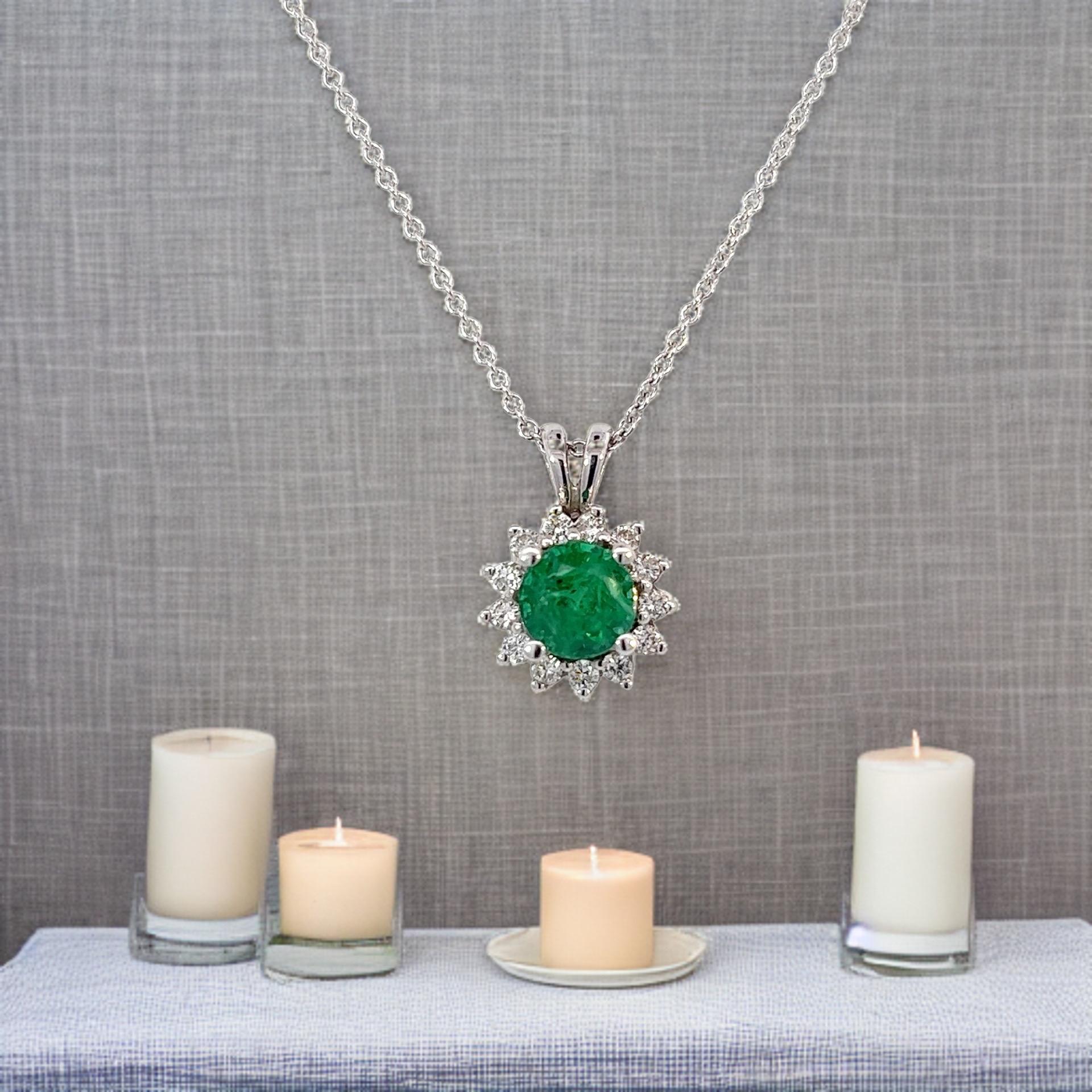 Women's Natural Emerald Diamond Pendant With Chain 17.5