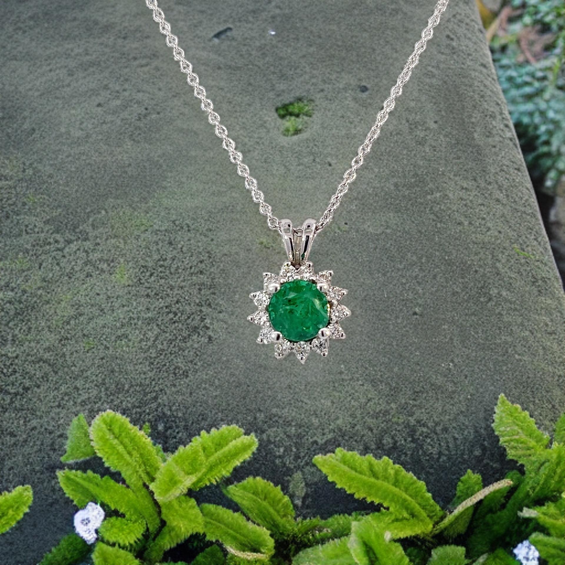 Natural Emerald Diamond Pendant With Chain 17.5