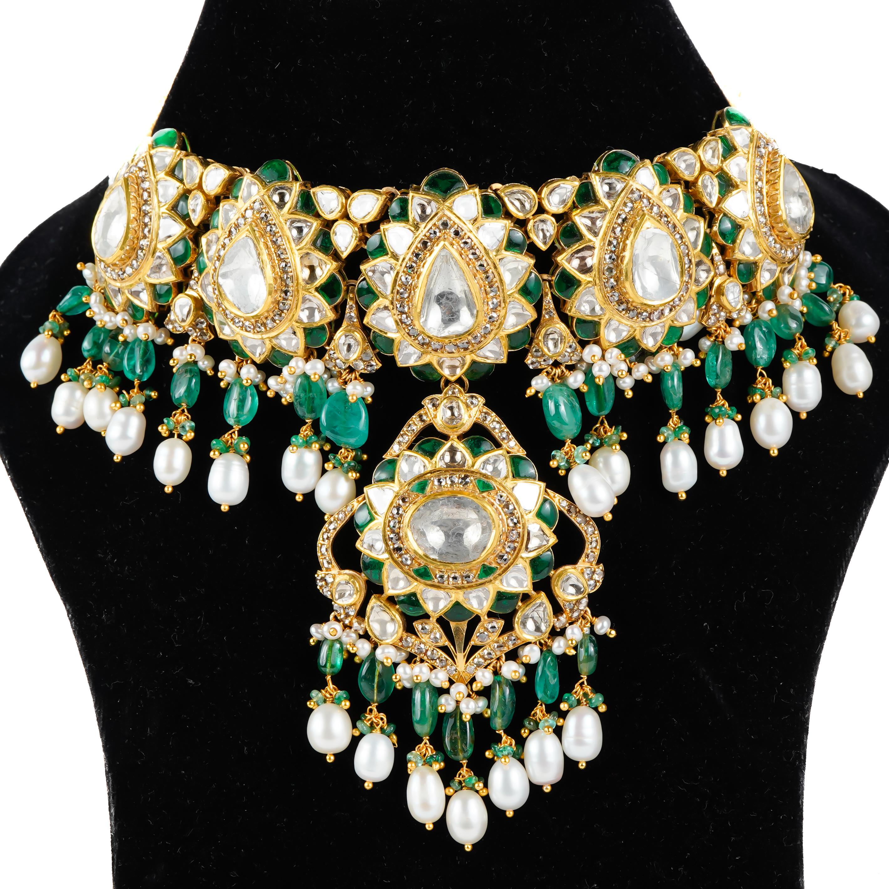 GW=165,83gm
NW=64,16gm
Diamante polki = 21,40cts
Diamante rosecut = 11,20cts
Diamante = 0,25cts
Perla = 145,93cts
Semi di smeraldo =9,31cts
Smeraldo mani =46.55cts

SEGUICI SU INSTA ( Divinejewellerylounge)