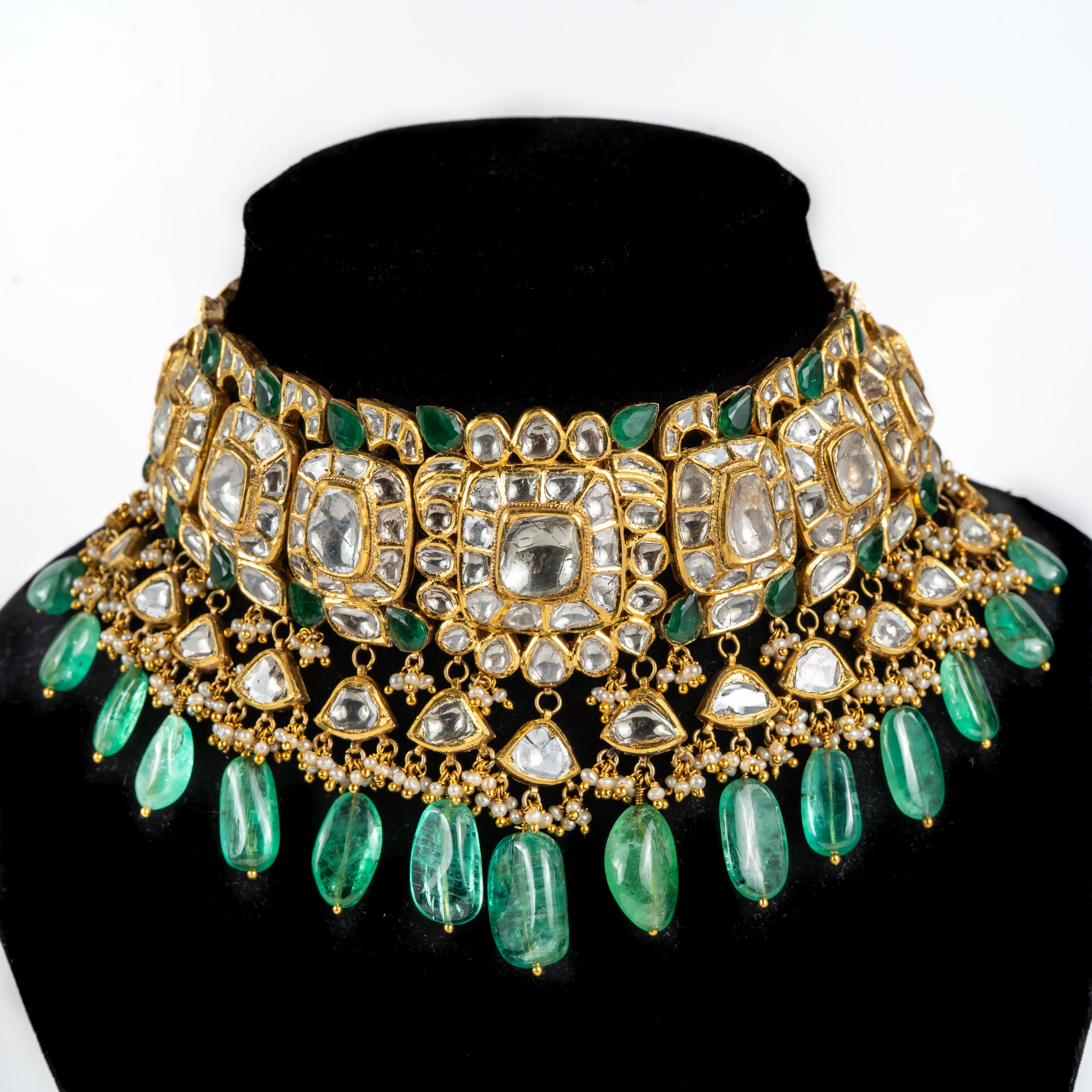 GW=170,05gm
NW=31,05gm
Diamant-Polki = 39,61cts
Perle = 13,72cts
Smaragd Mani =116.30cts

FOLLOW US ON INSTA ( Divinejewellerylounge)