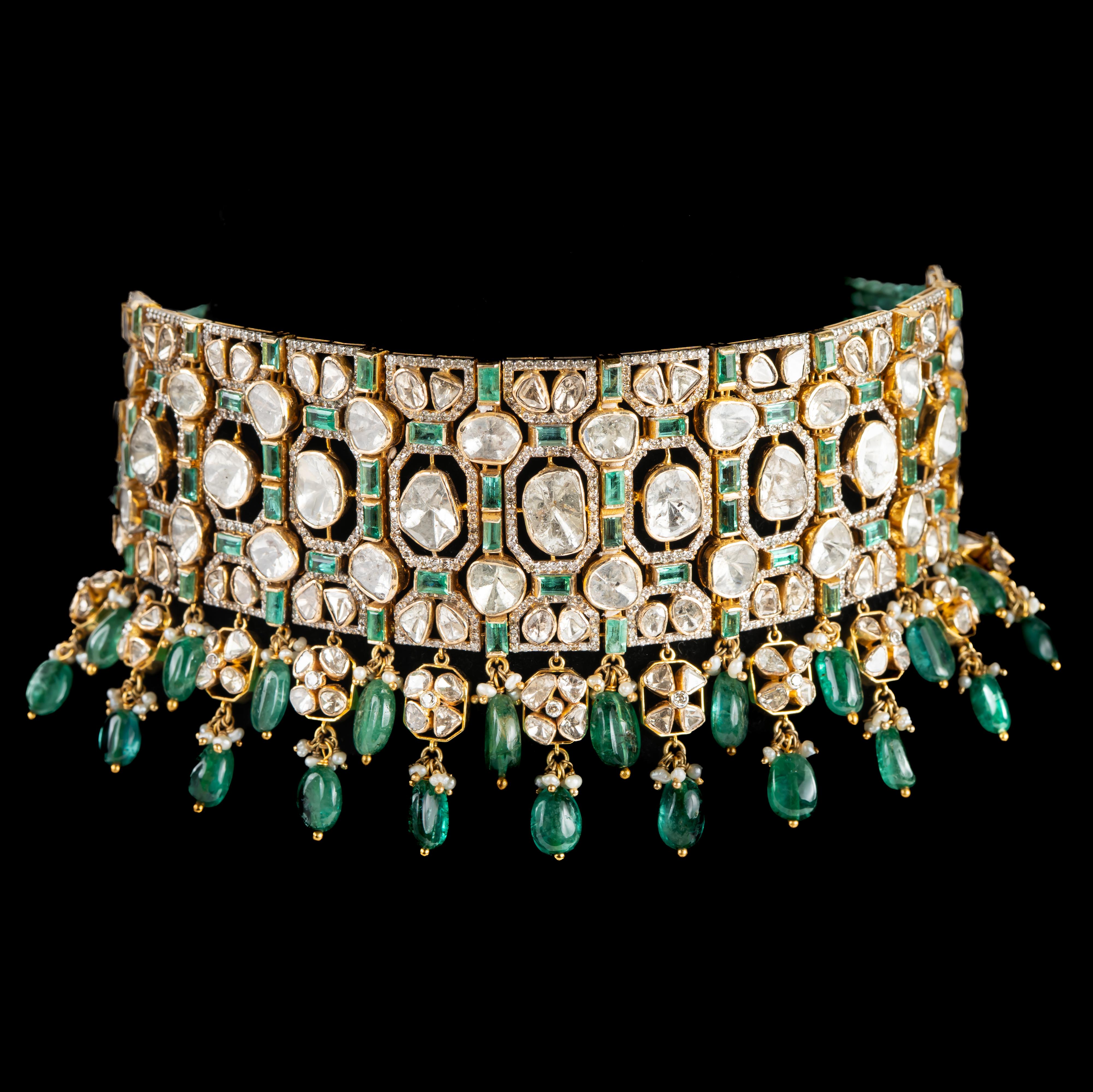 GW=110.91gm
NW=64.59gm
Diamant-Polki = 17,29cts
Diamant = 6,50cts
Perle = 10.95cts
Smaragd Perlen =79.65cts
Smaragd Mani =50.31cts
Smaragd-Baguette=12,50cts

FOLLOW US ON INSTA ( Divinejewellerylounge)