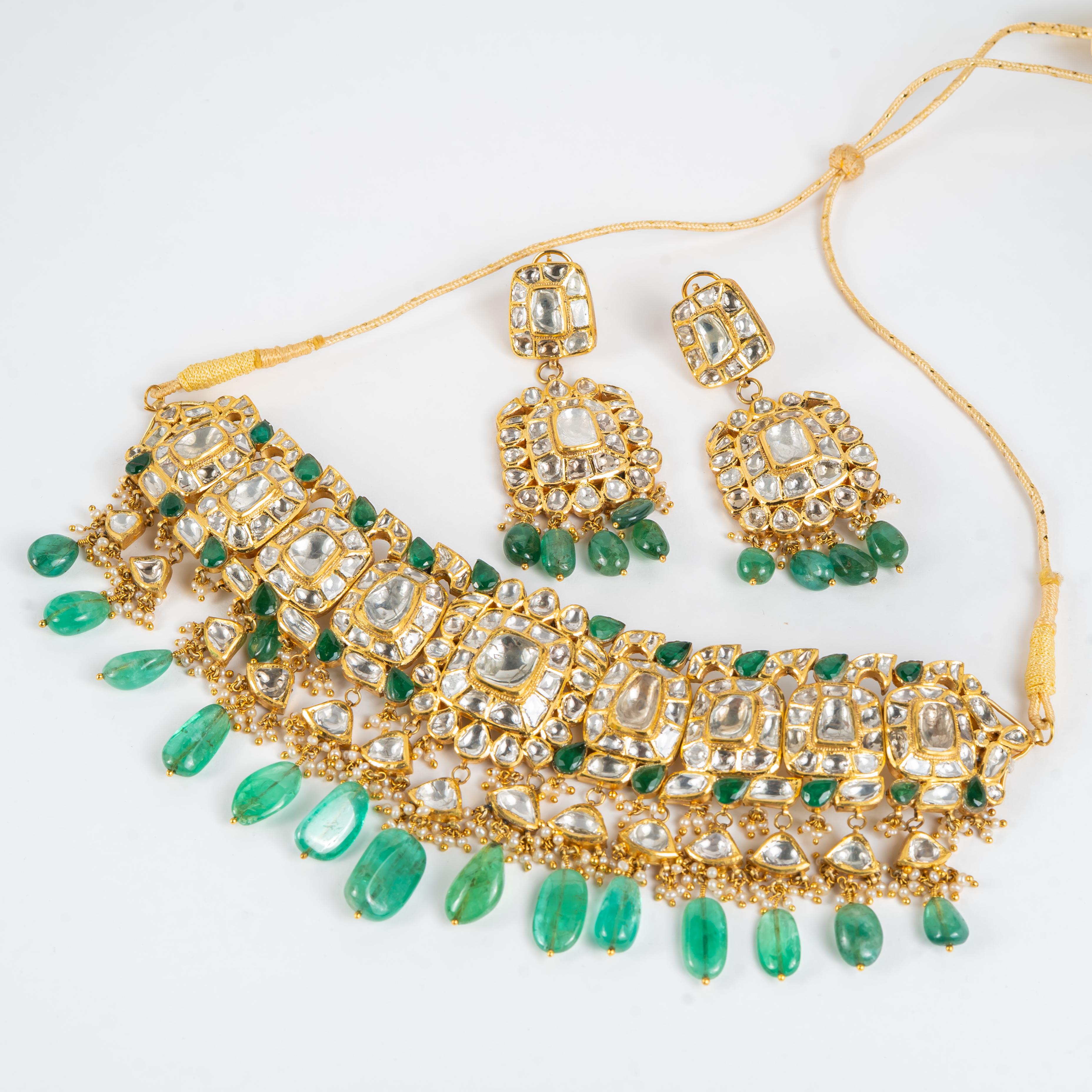 Natürliche Smaragd & Diamant polki Halskette in 14k Gold gesetzt im Zustand „Neu“ im Angebot in jaipur, IN