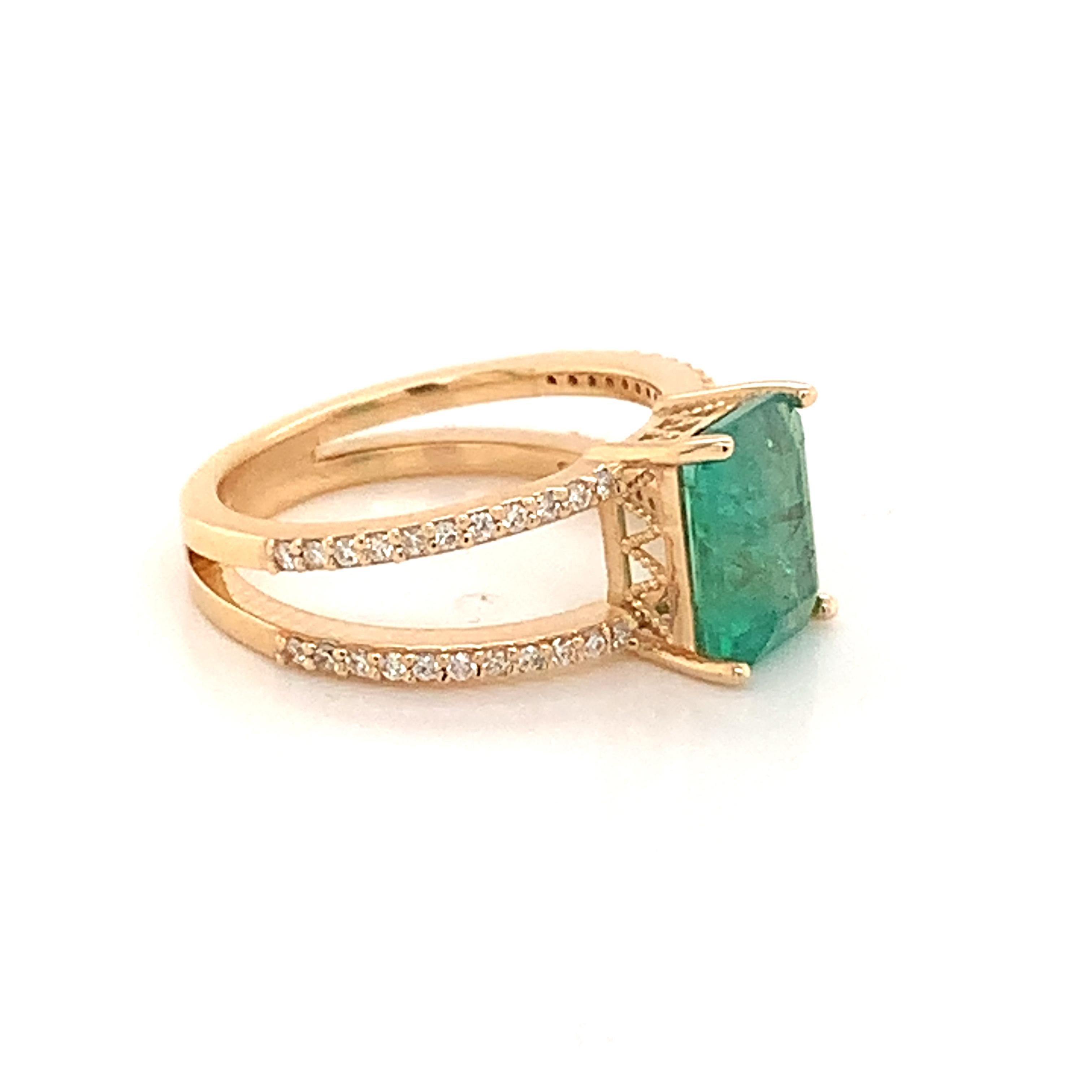 Natural Emerald Diamond Ring 14k Gold 2.32 TCW Certified In New Condition For Sale In Brooklyn, NY