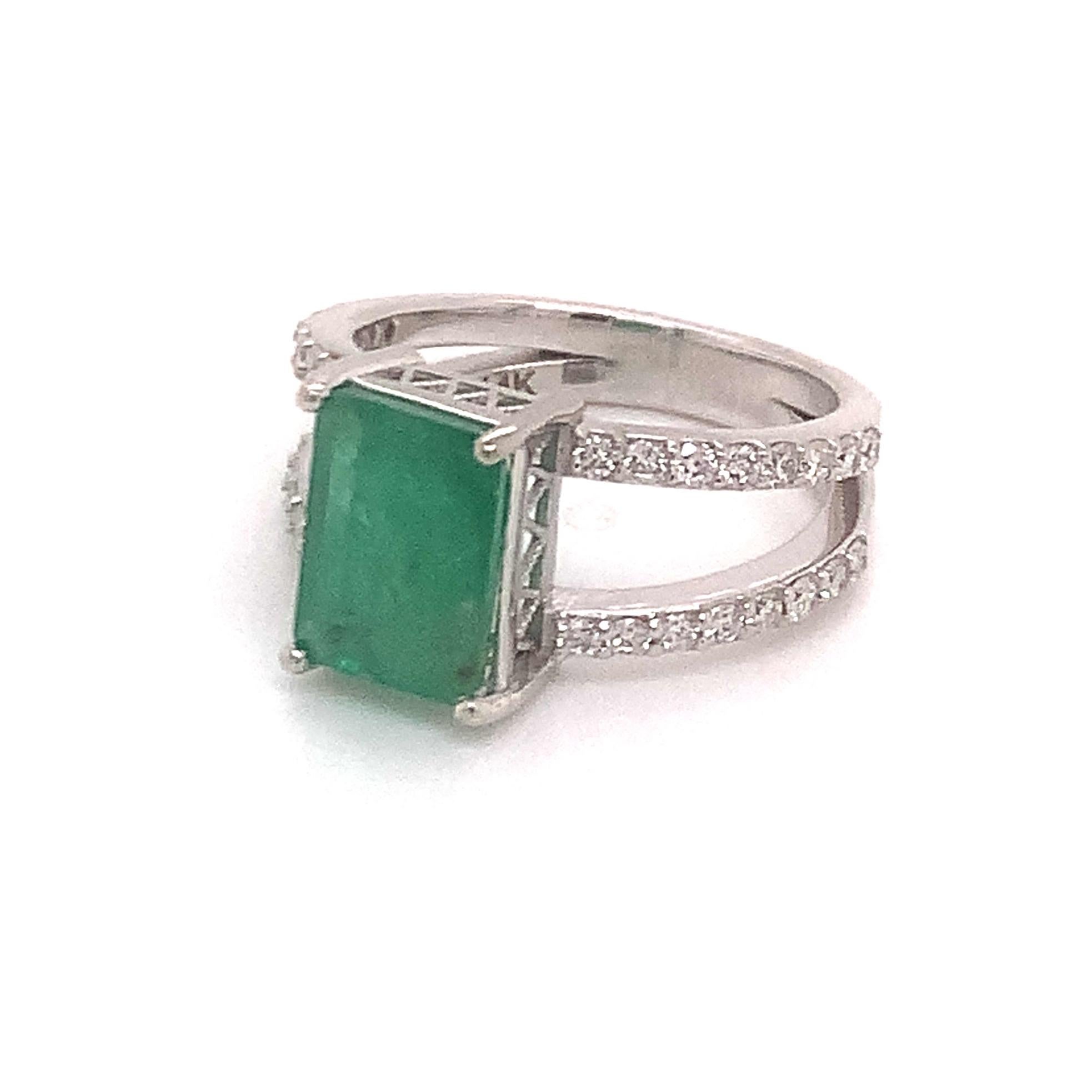 Natural Emerald Diamond Ring 14k Gold 2.85 TCW Certified In New Condition For Sale In Brooklyn, NY