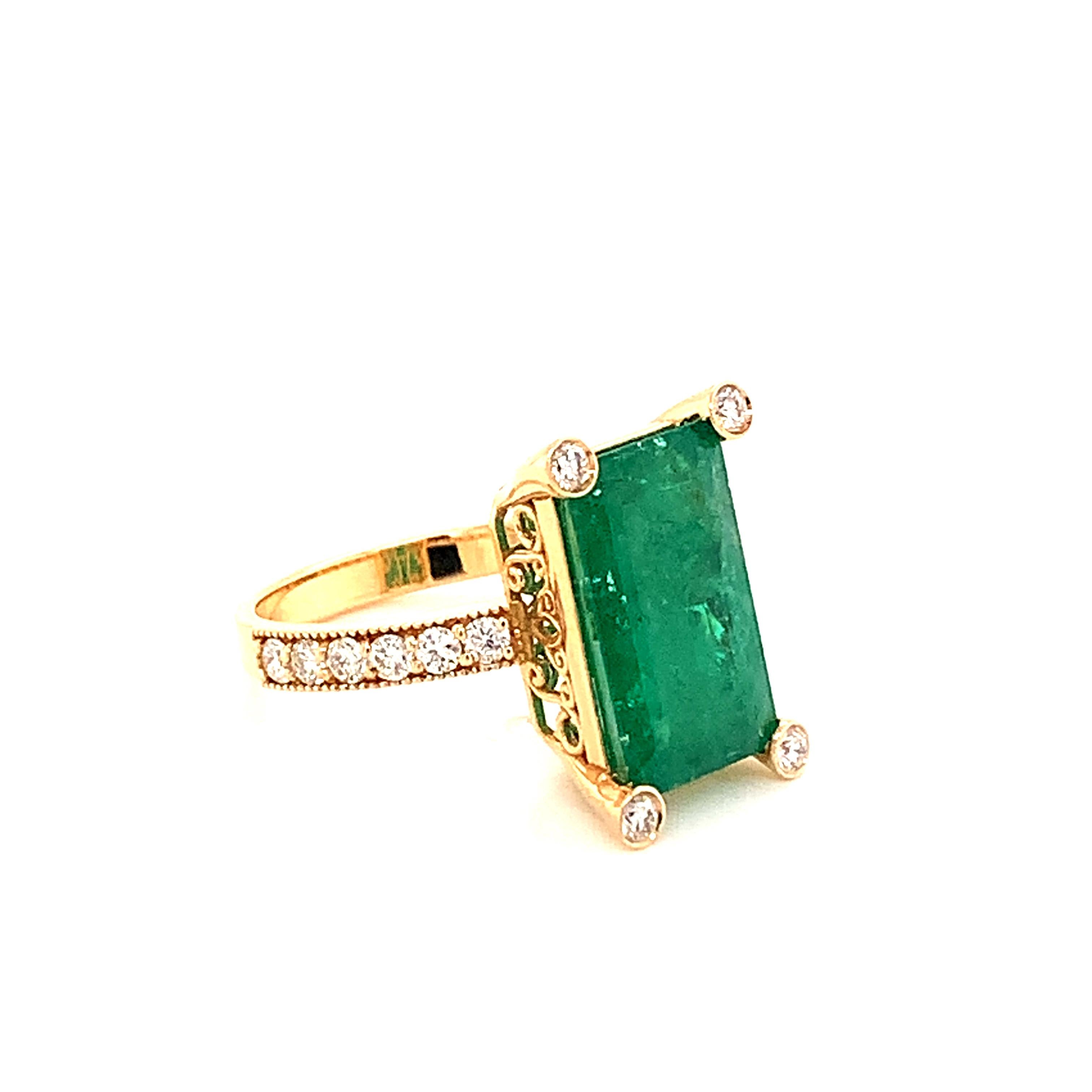 Women's Natural Emerald Diamond Ring 14k Gold 4.37 TCW GIA Certified For Sale