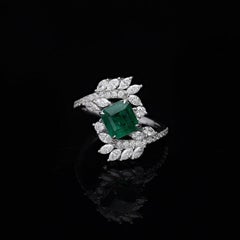 Natural Emerald & Diamond Ring in 18k Gold
